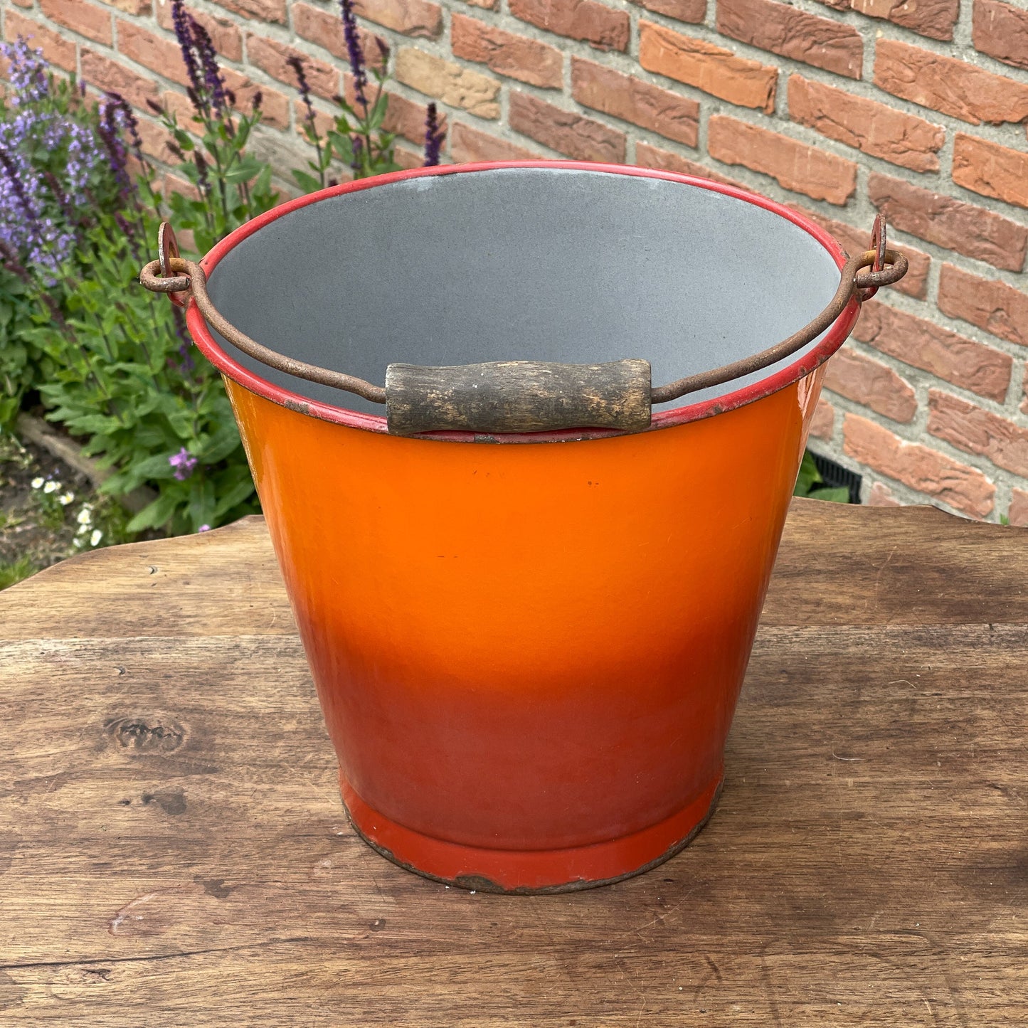 Emaille Emmer - The Collectionist