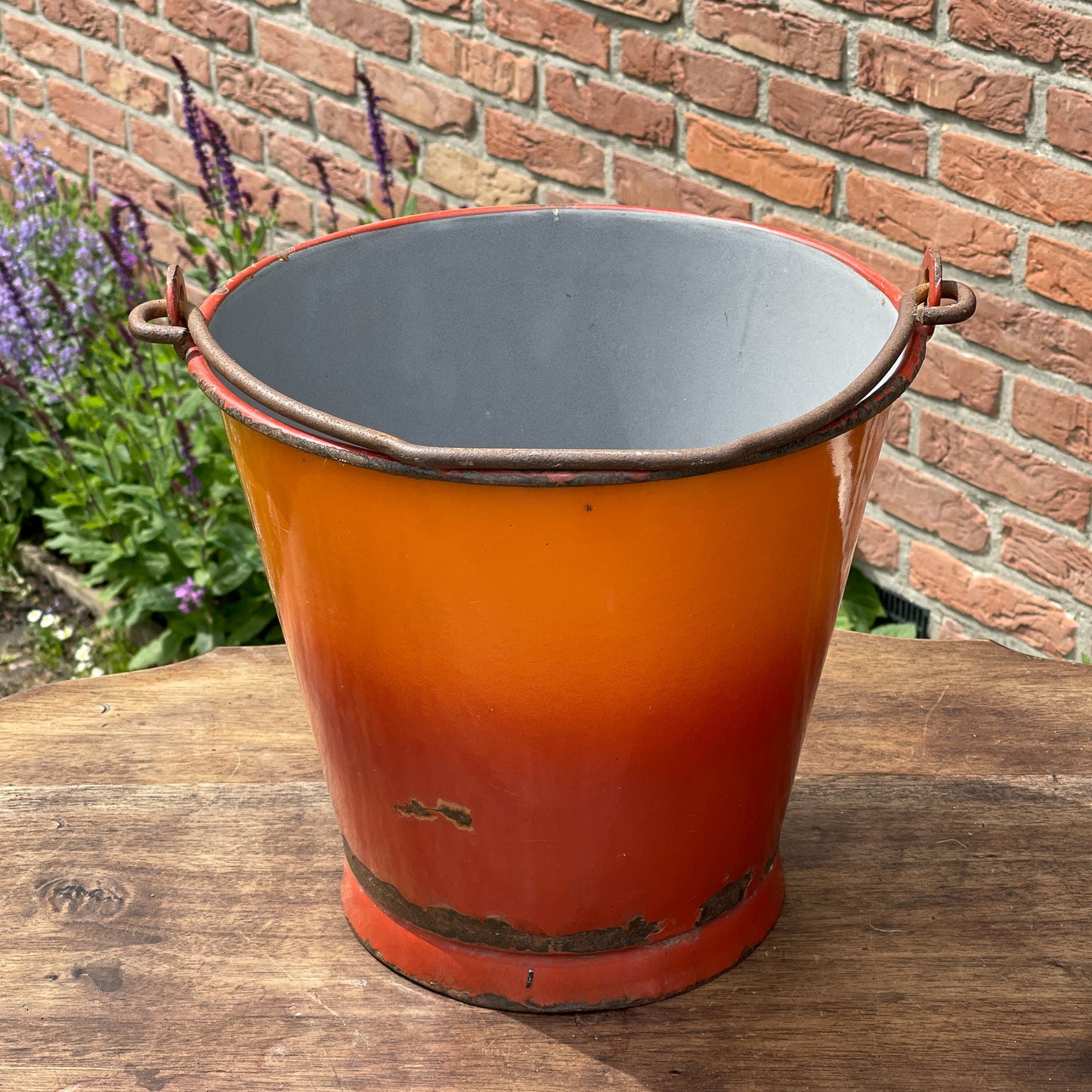 Emaille Emmer - The Collectionist