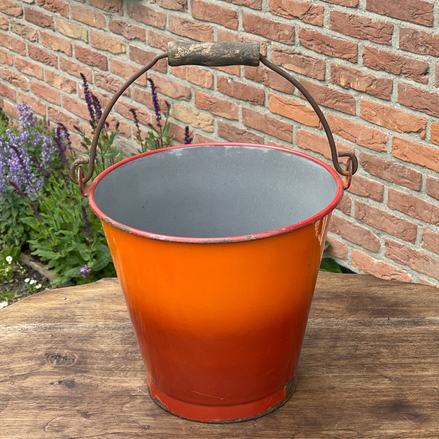 Emaille Emmer - The Collectionist