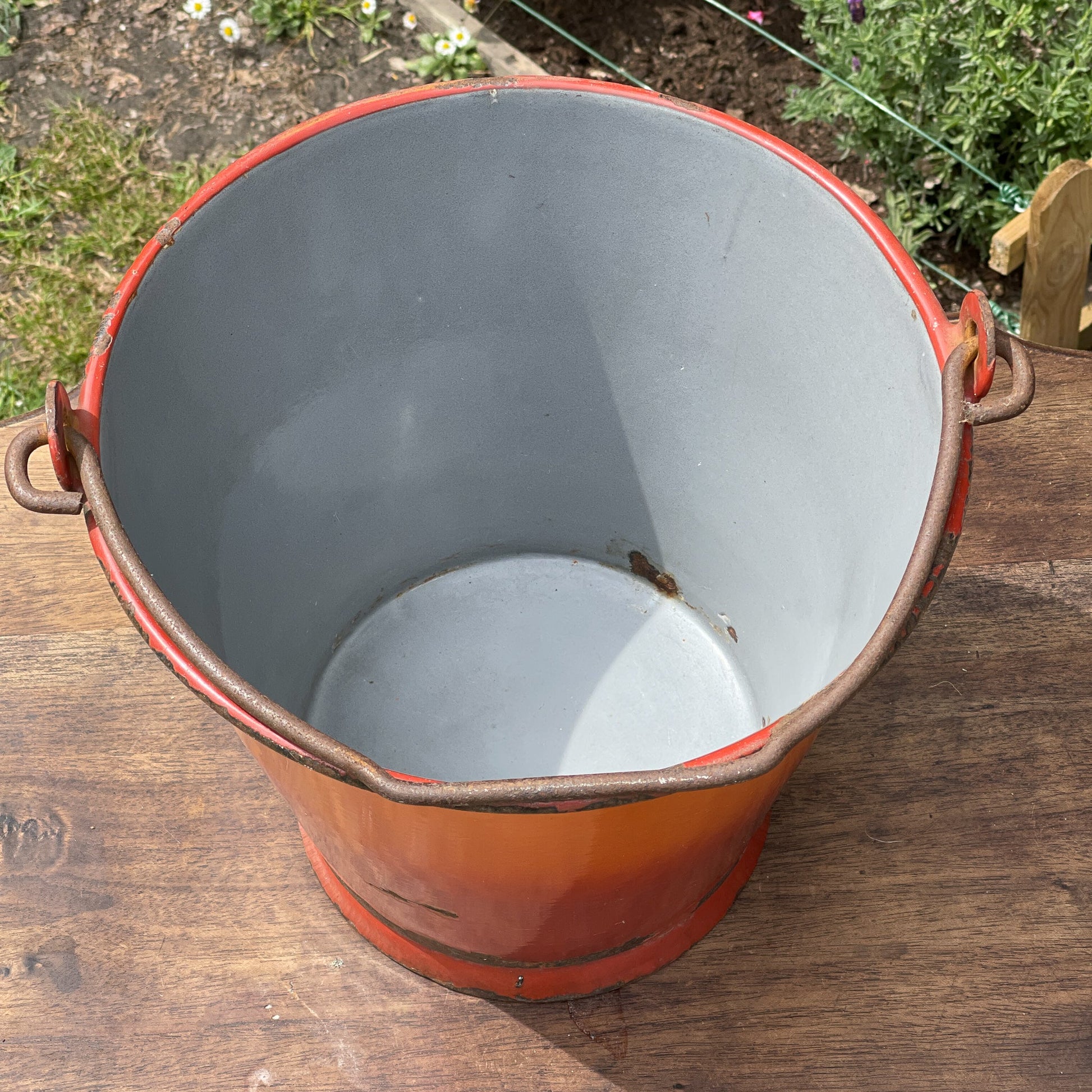 Emaille Emmer - The Collectionist