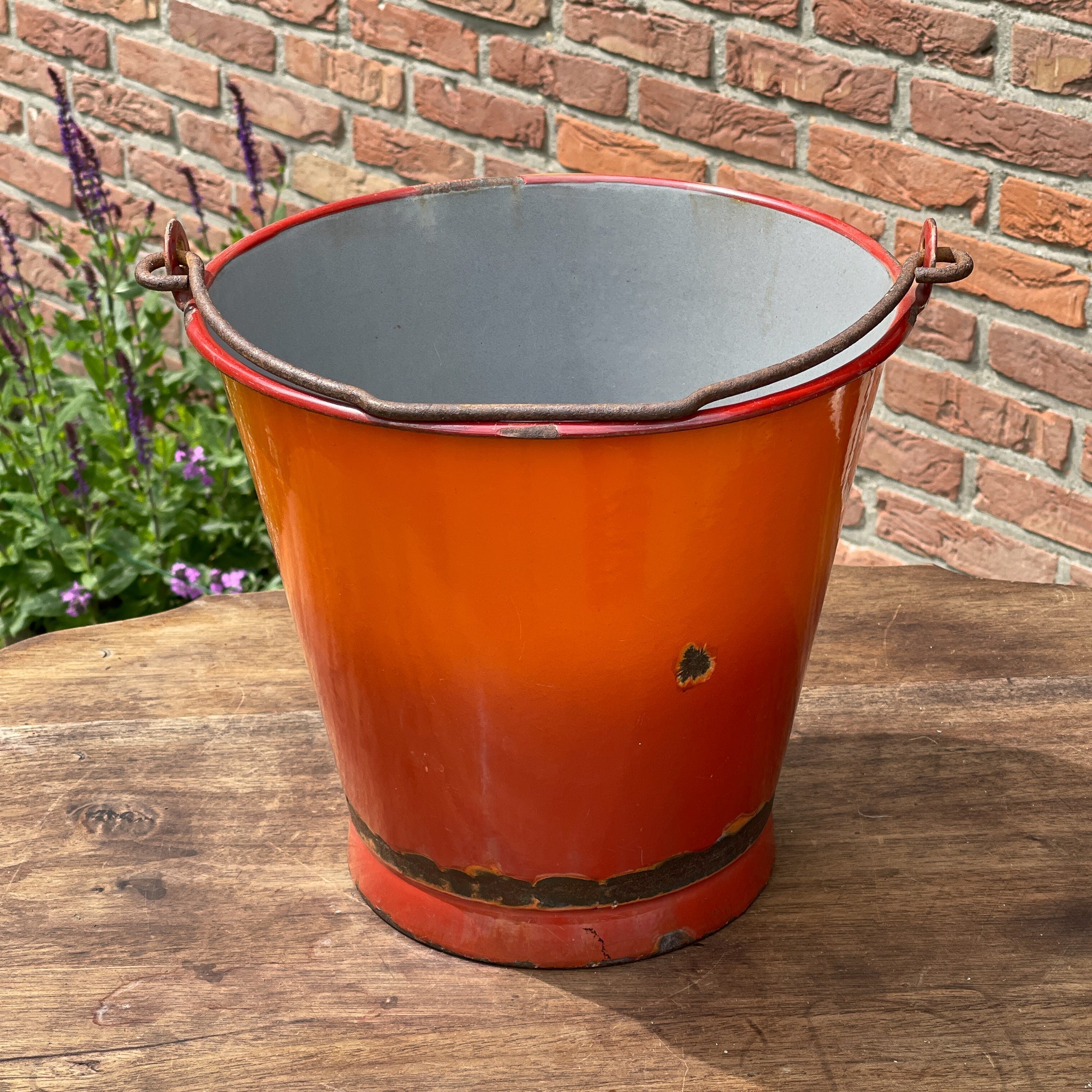 Emaille Emmer - The Collectionist