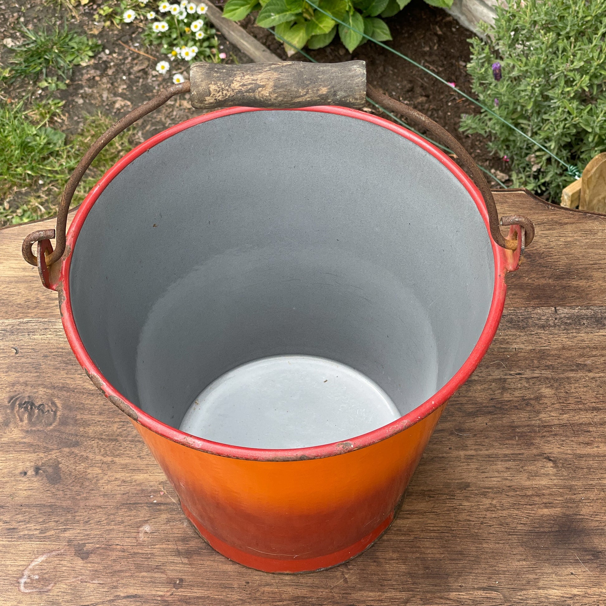 Emaille Emmer - The Collectionist