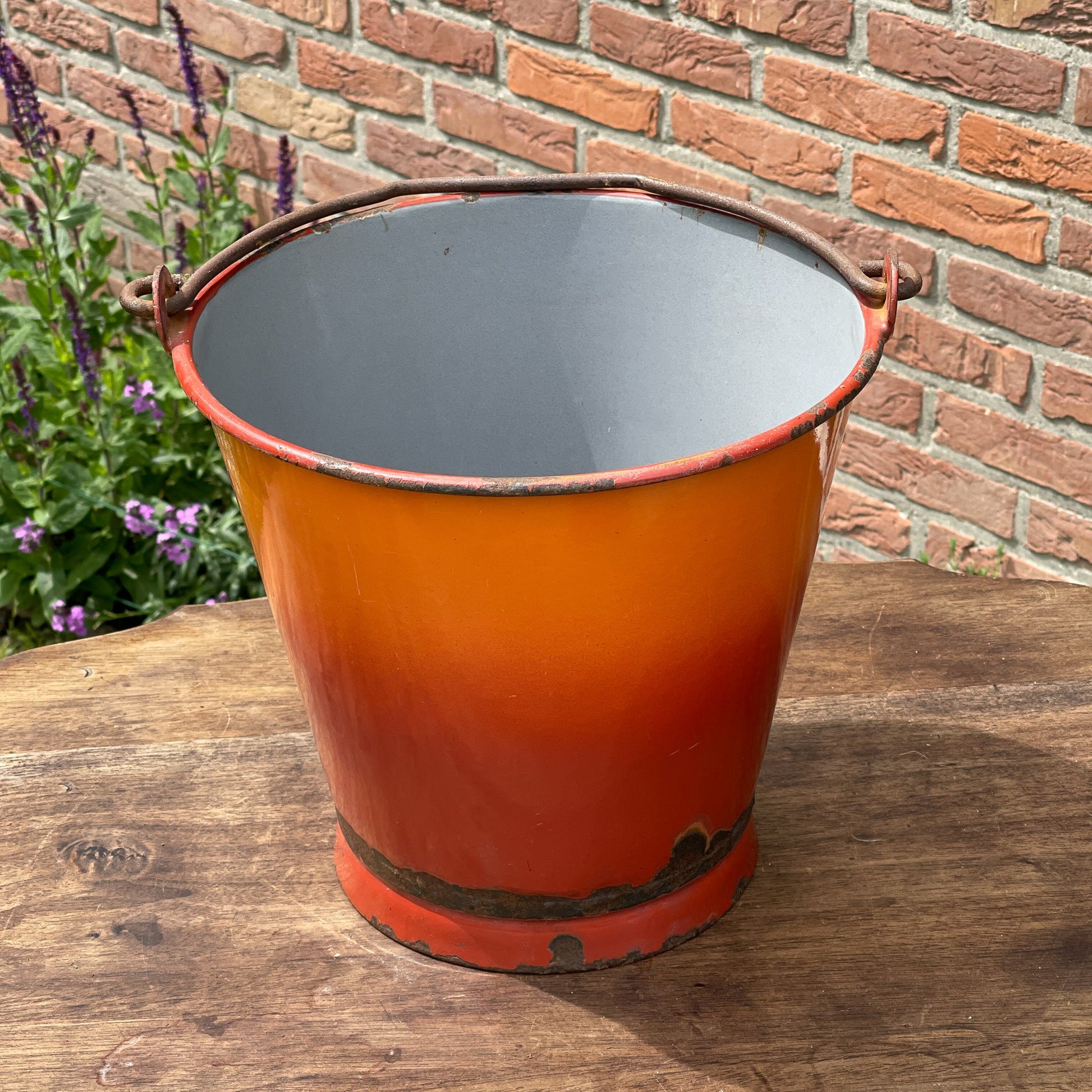 Emaille Emmer - The Collectionist