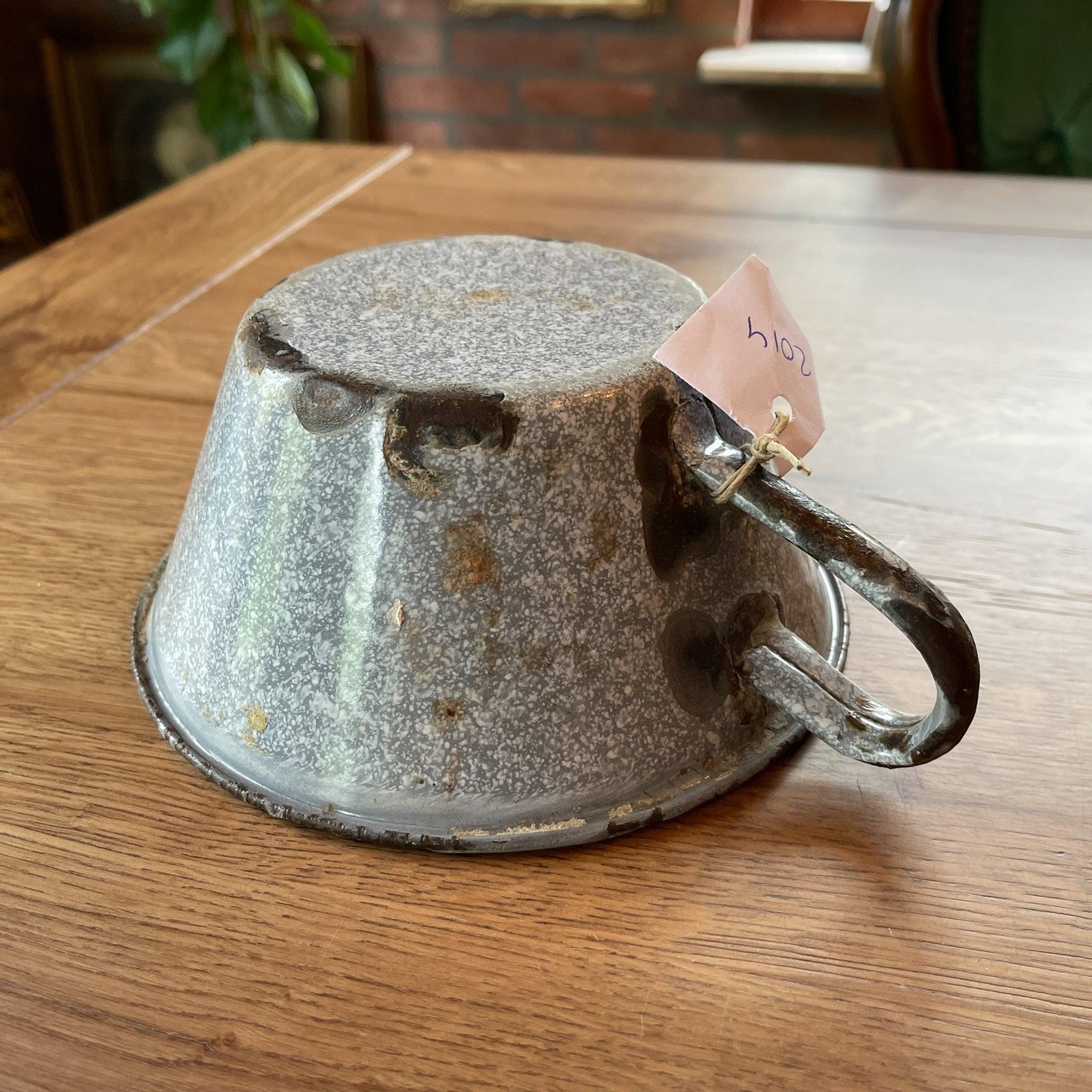 Emaille kom met handvat grijs - Bamestra Curiosa