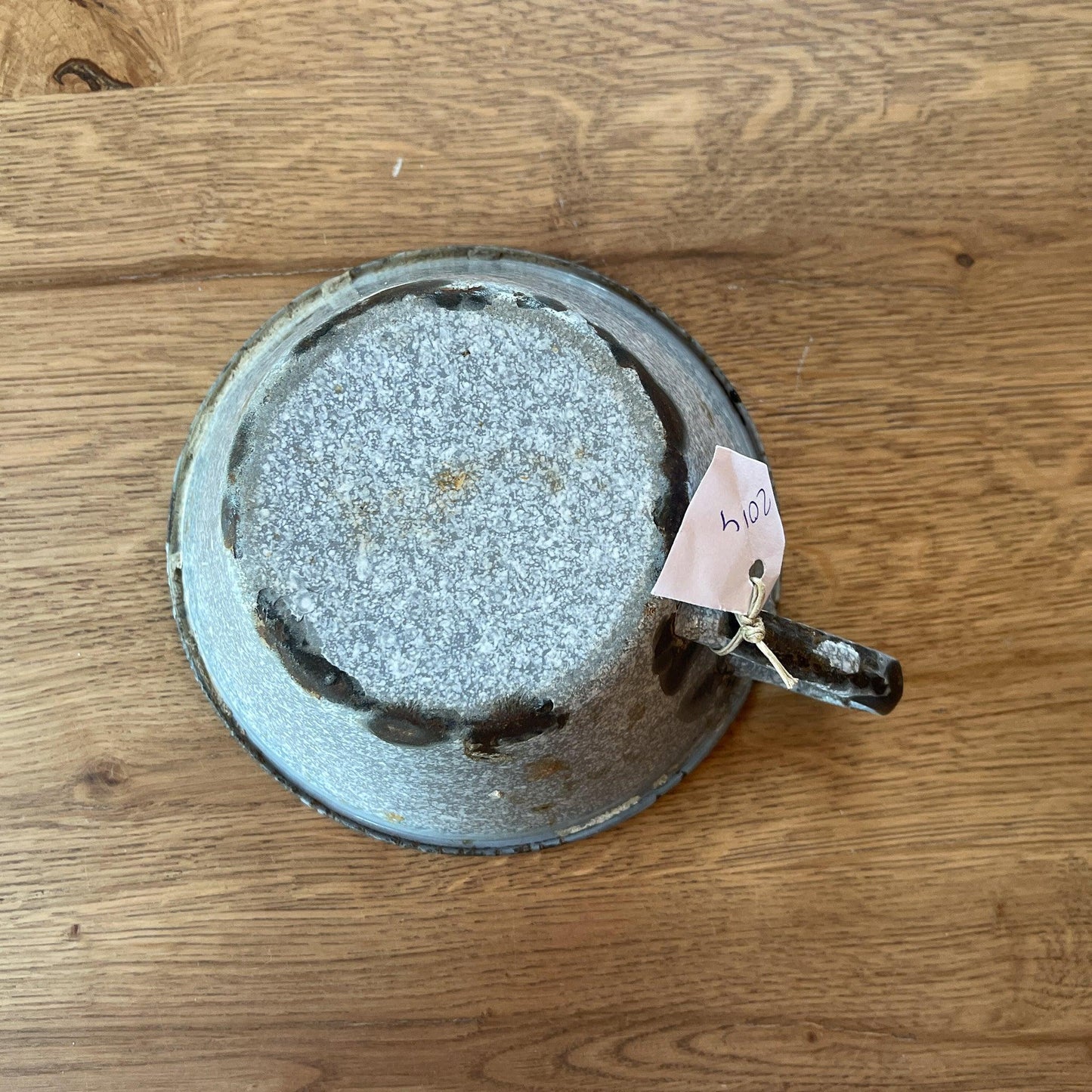 Emaille kom met handvat grijs - Bamestra Curiosa