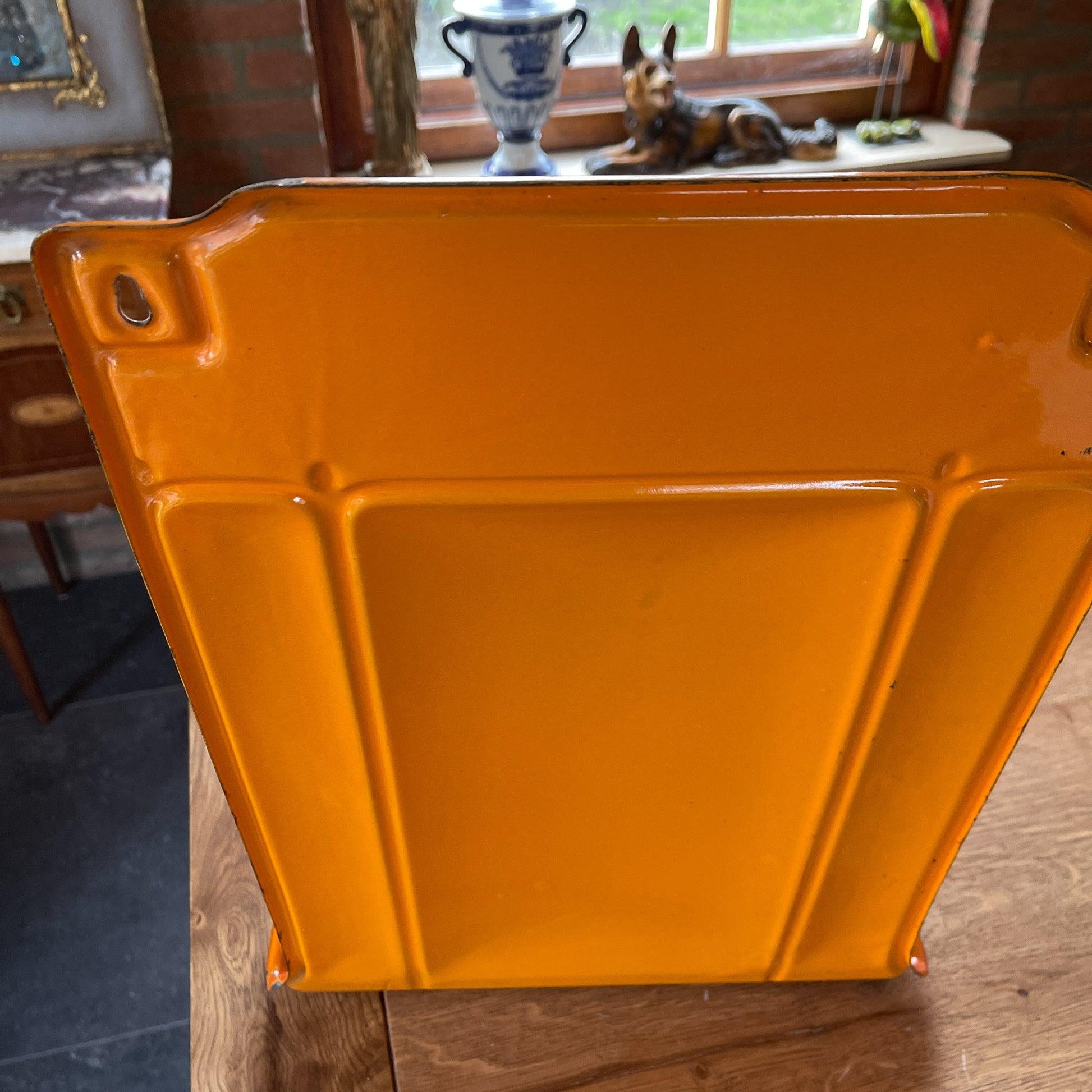 Emaille lepel rek met keukengerei - Bamestra Curiosa