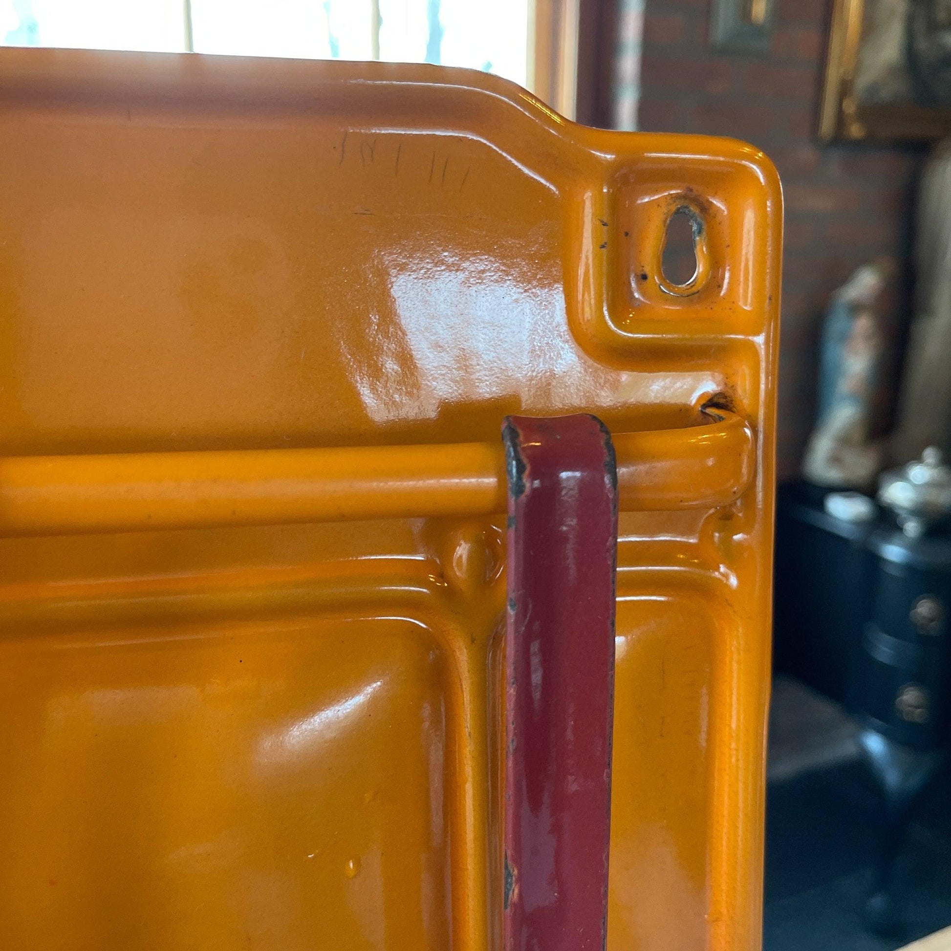 Emaille lepel rek met keukengerei - Bamestra Curiosa