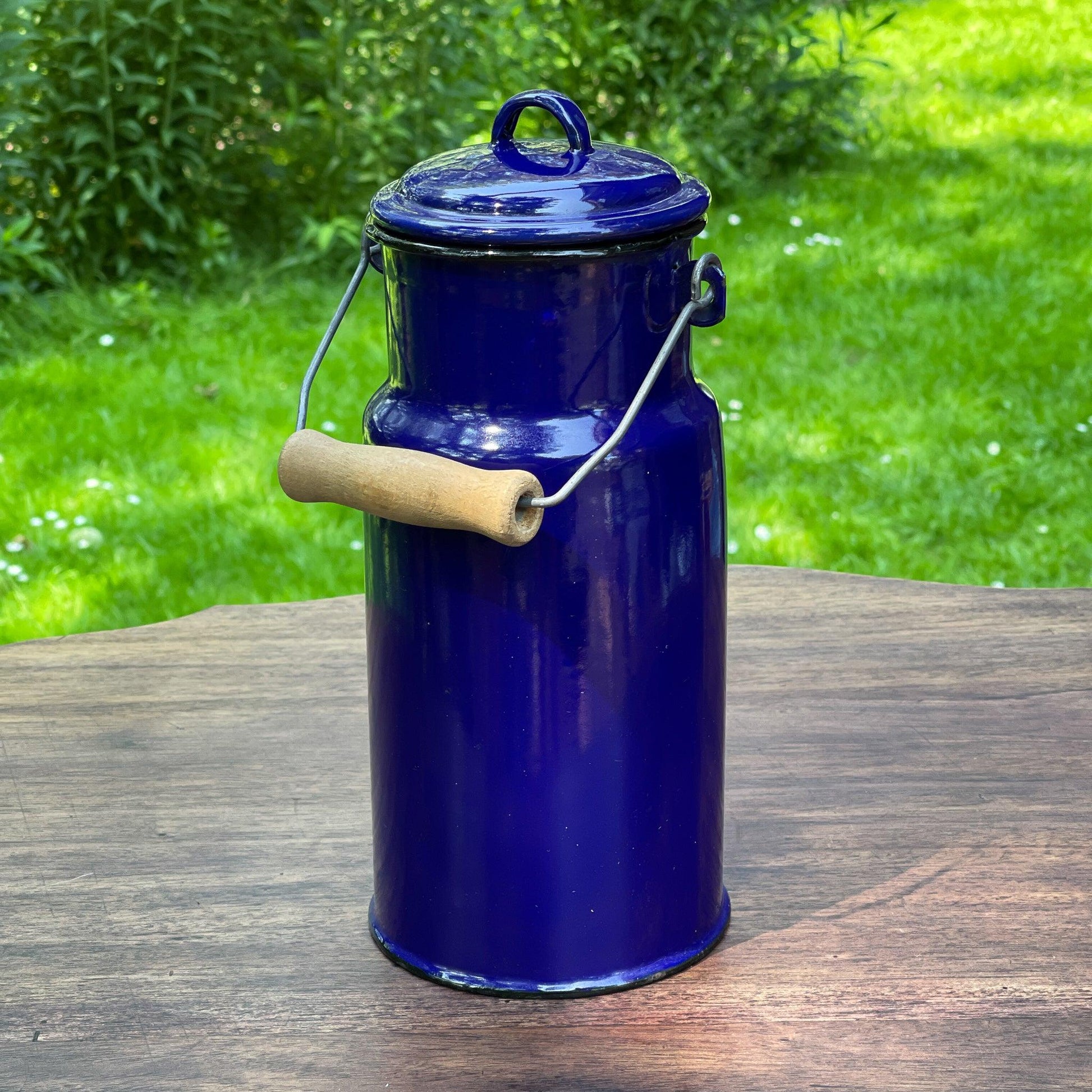 Emaille melkbus - Bamestra Curiosa