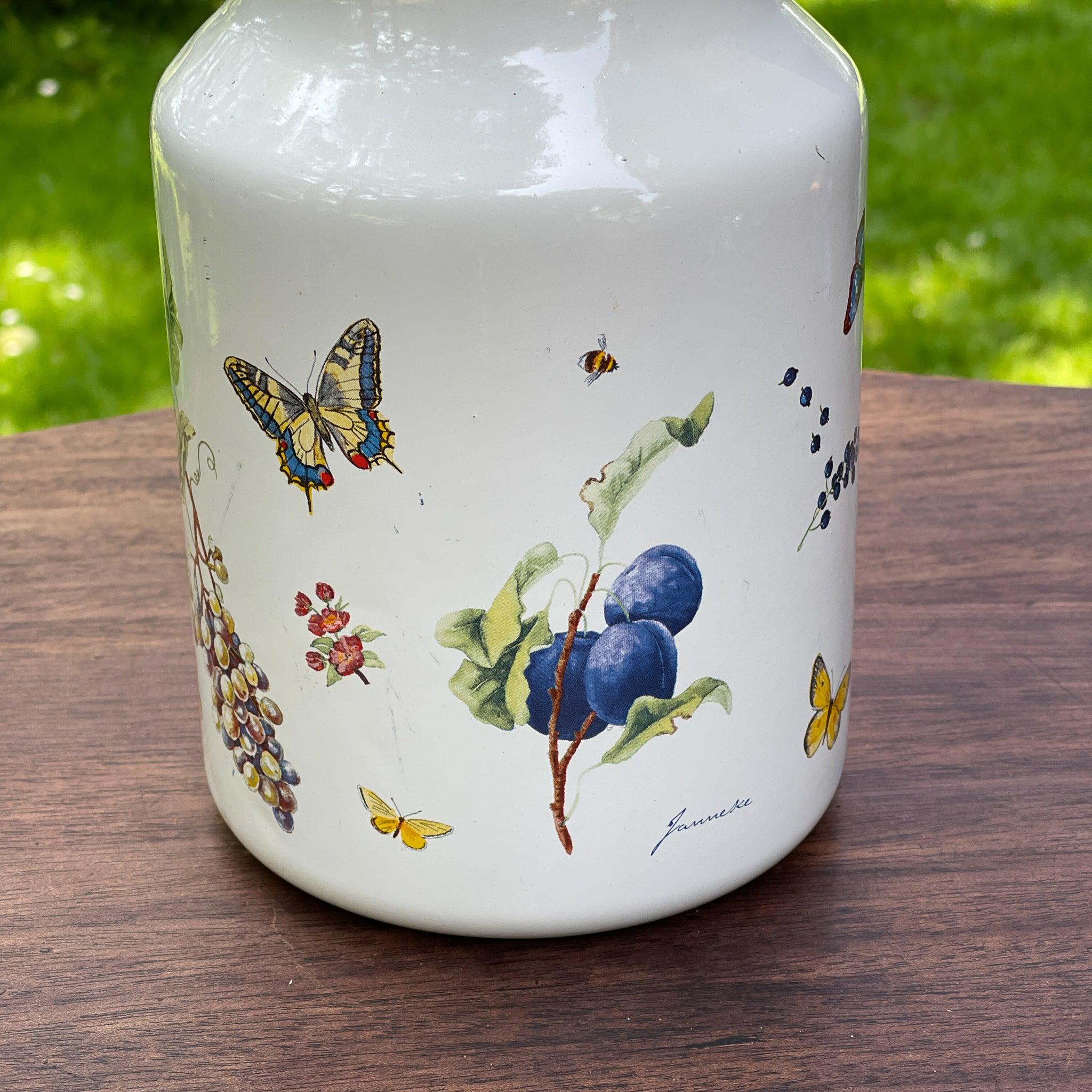 Emaille melkbus met vlinders en bloemen - The Collectionist