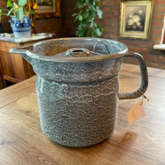 Emaille melkkoker - Bamestra Curiosa