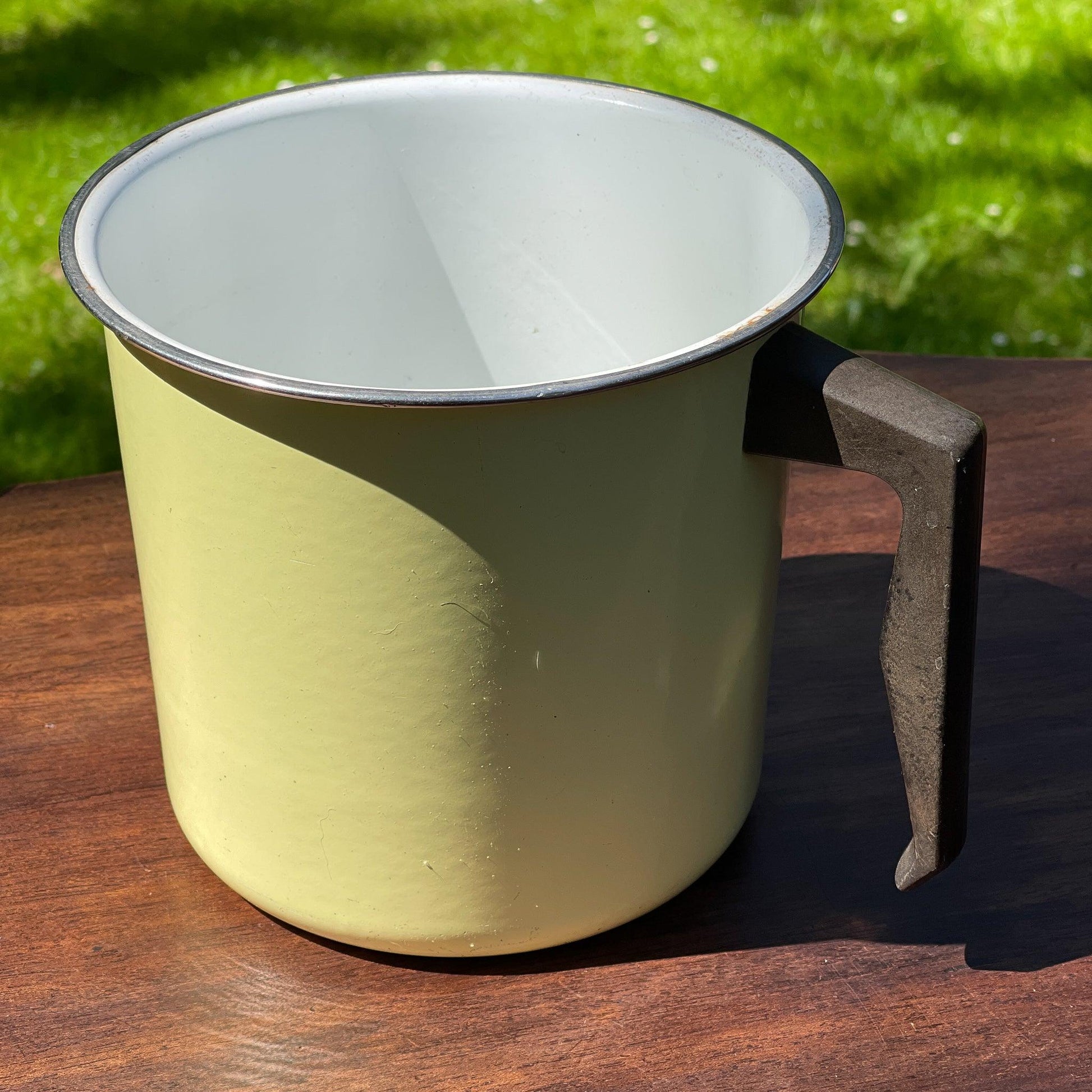 Emaille melkkoker - Bamestra Curiosa