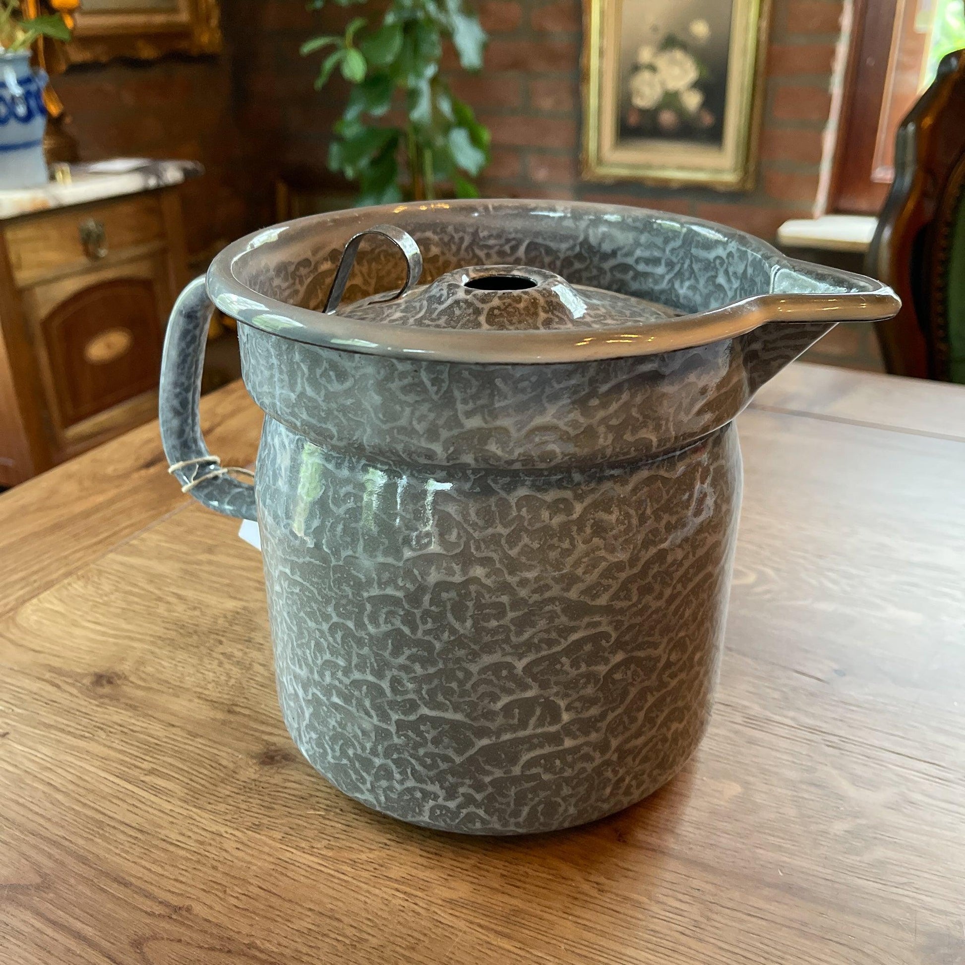 Emaille melkkoker - Bamestra Curiosa