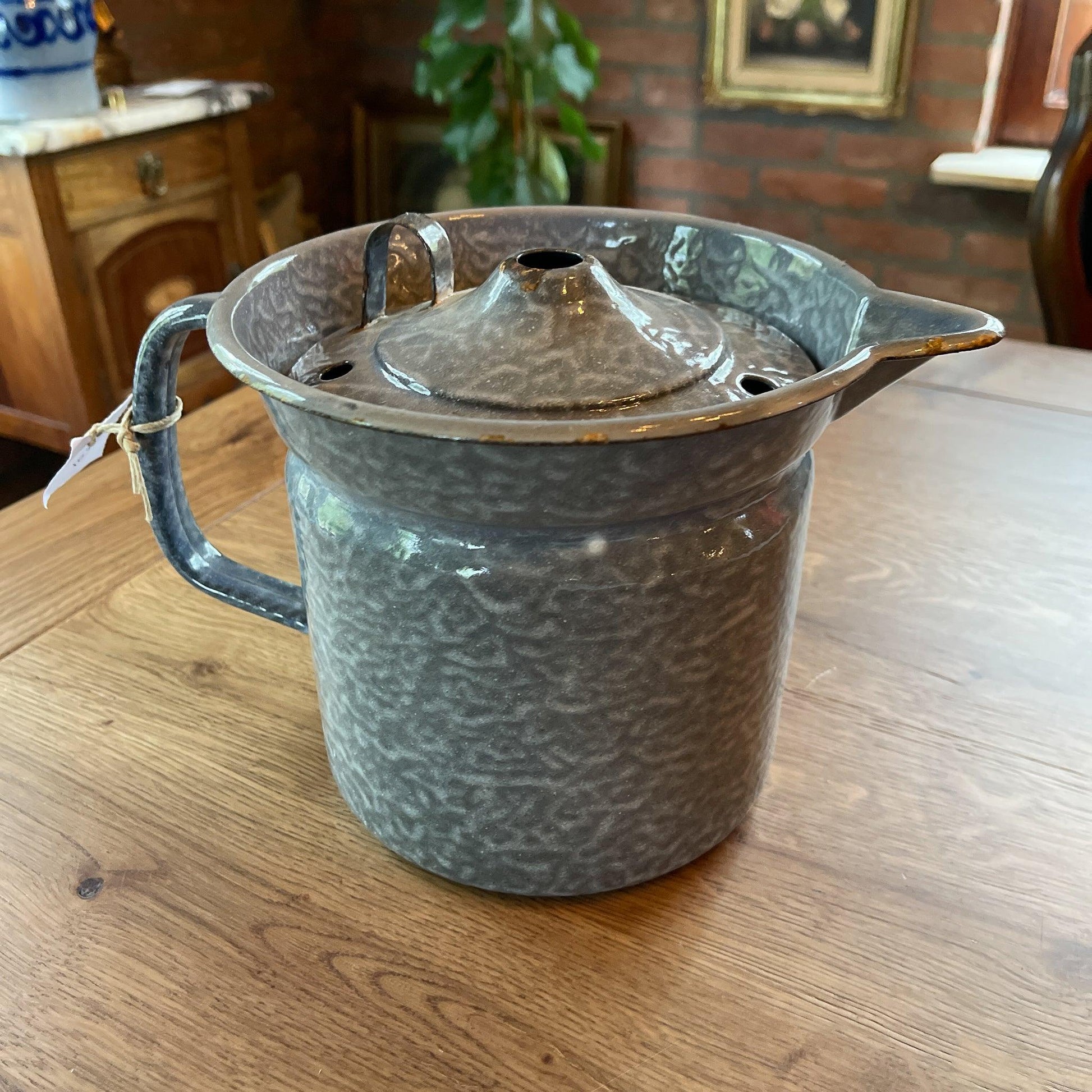 Emaille melkkoker - Bamestra Curiosa