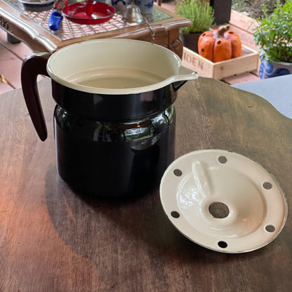 Emaille melkkoker - Bamestra Curiosa