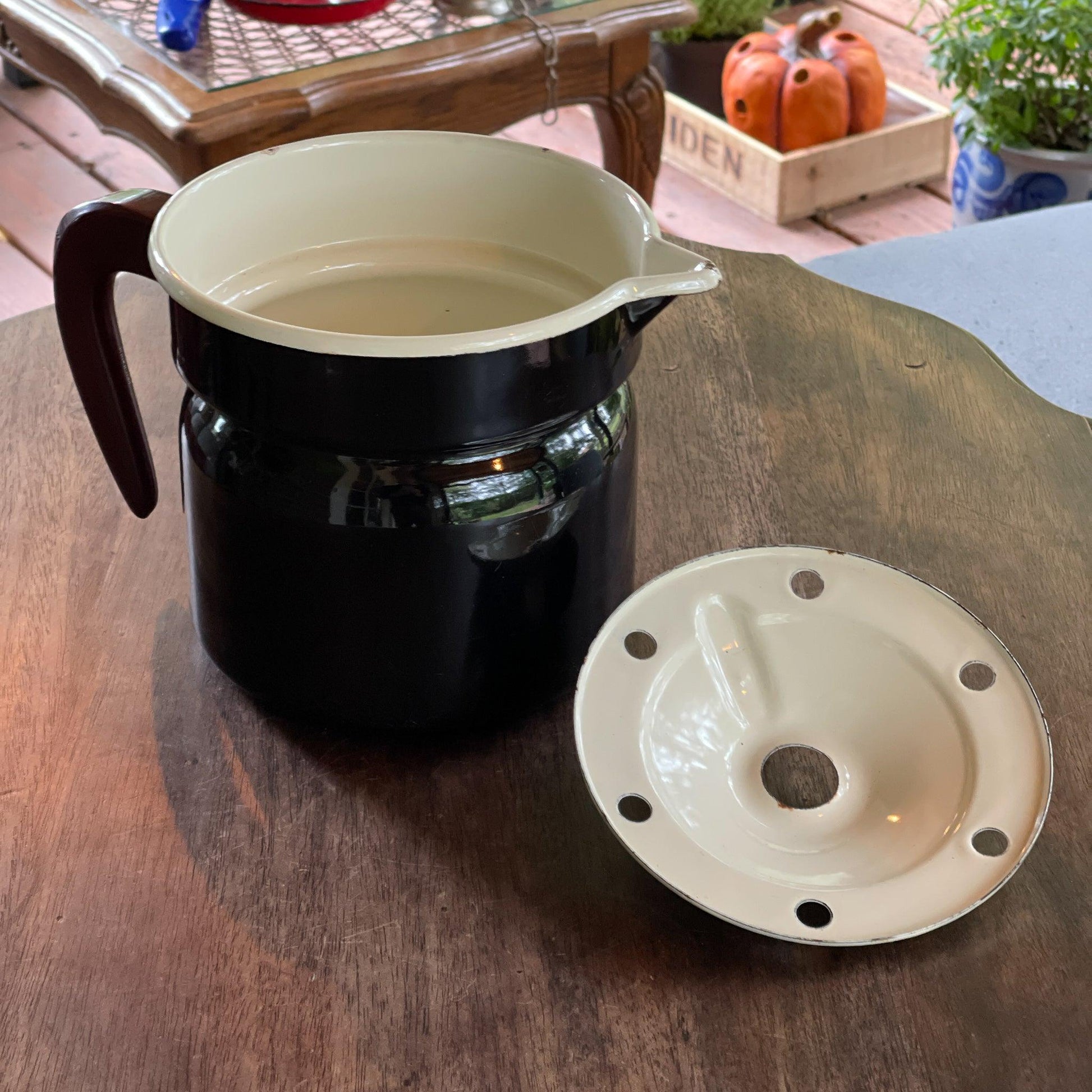 Emaille melkkoker - Bamestra Curiosa