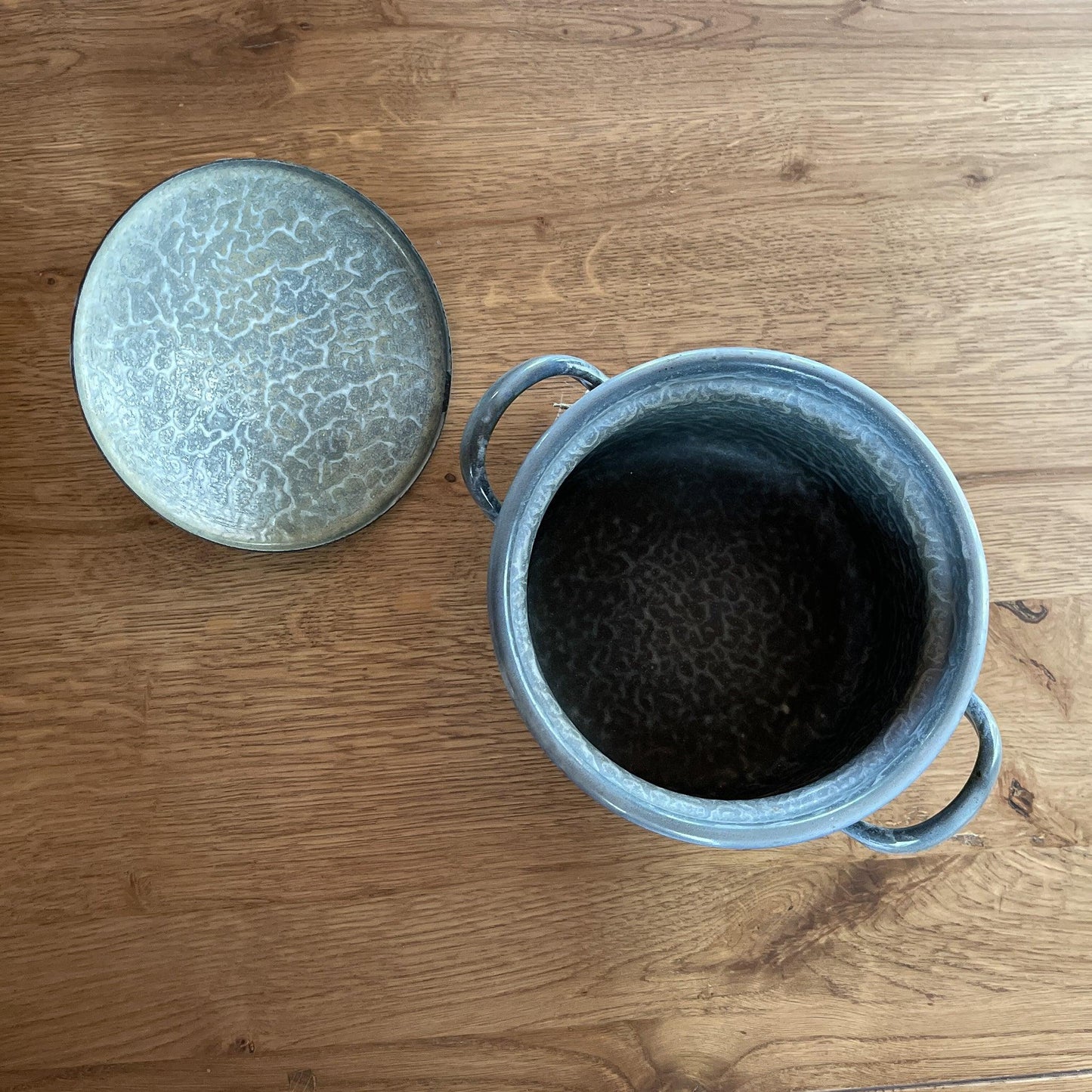 Emaille pan met deksel - Bamestra Curiosa