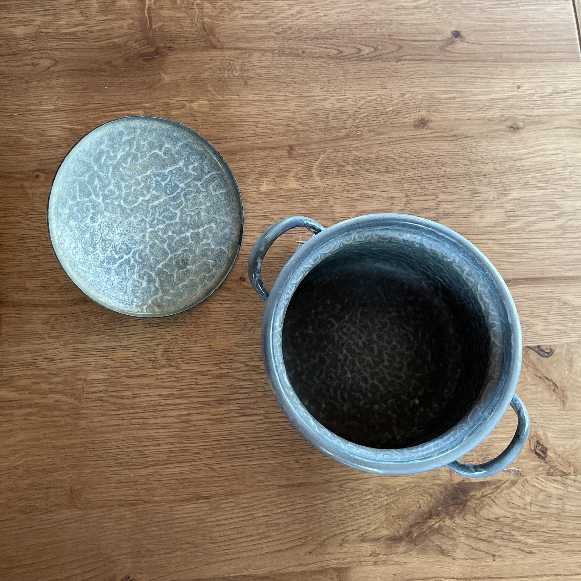 Emaille pan met deksel - Bamestra Curiosa