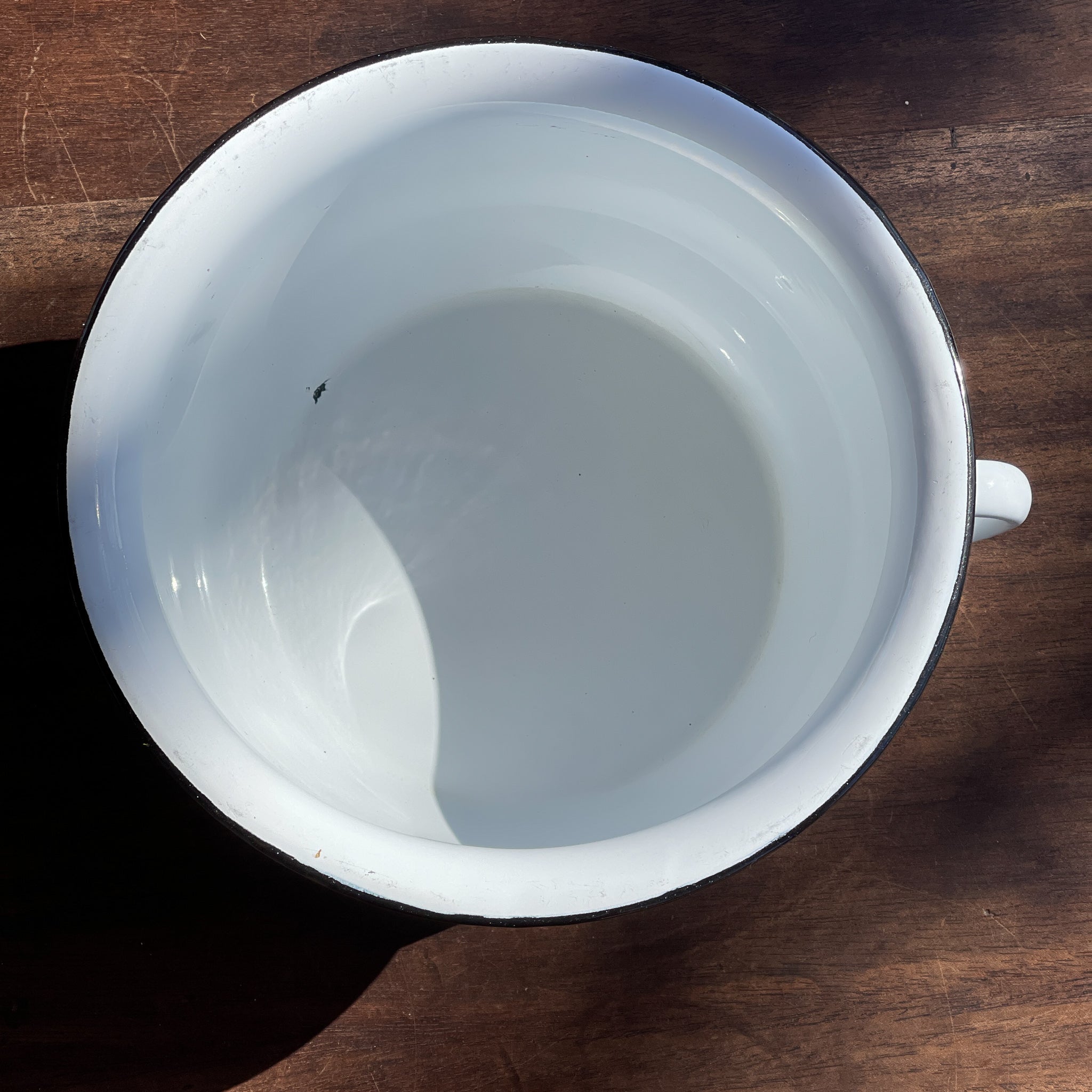 Emaille Po - The Collectionist