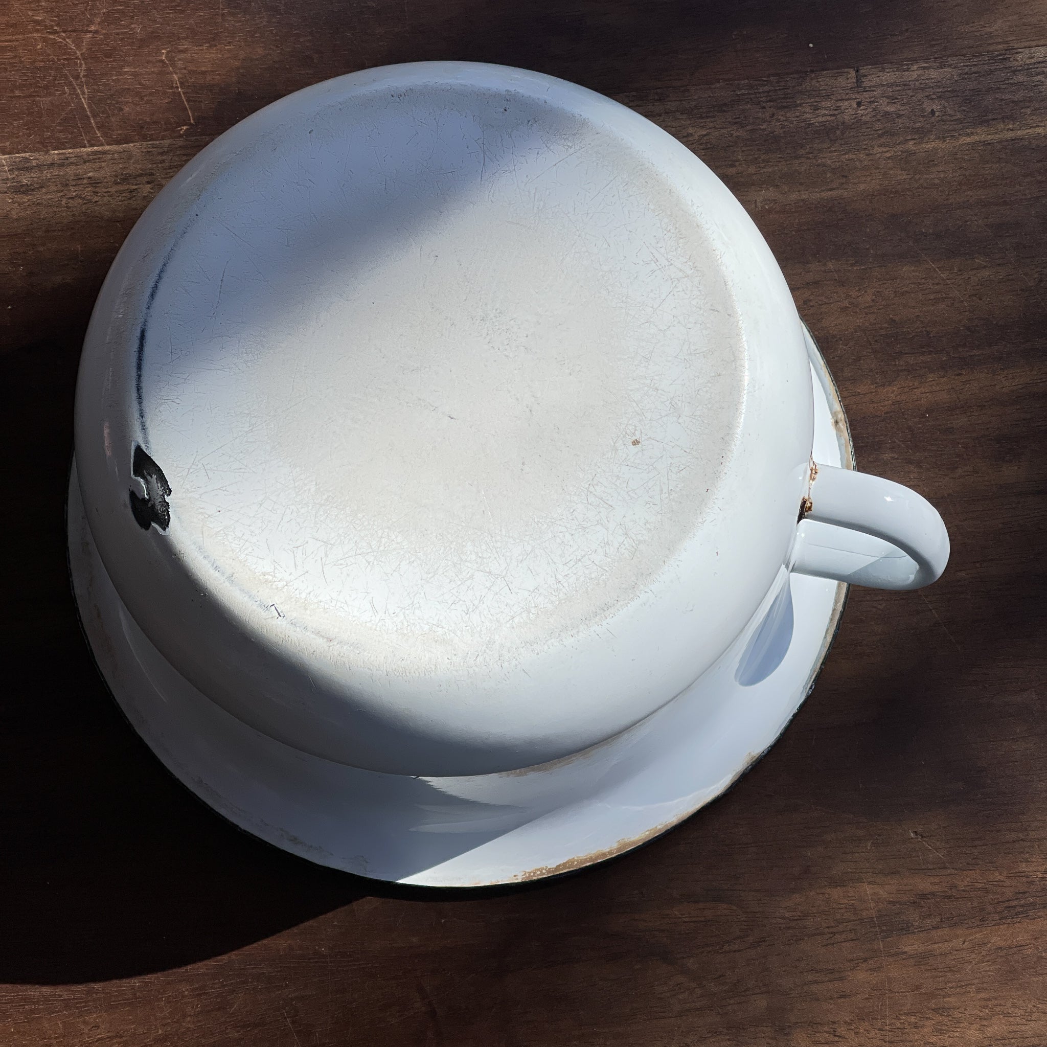 Emaille Po - The Collectionist