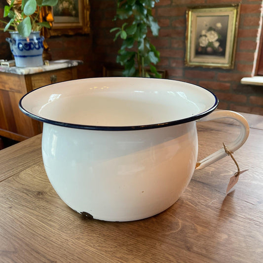 Emaille po - Bamestra Curiosa