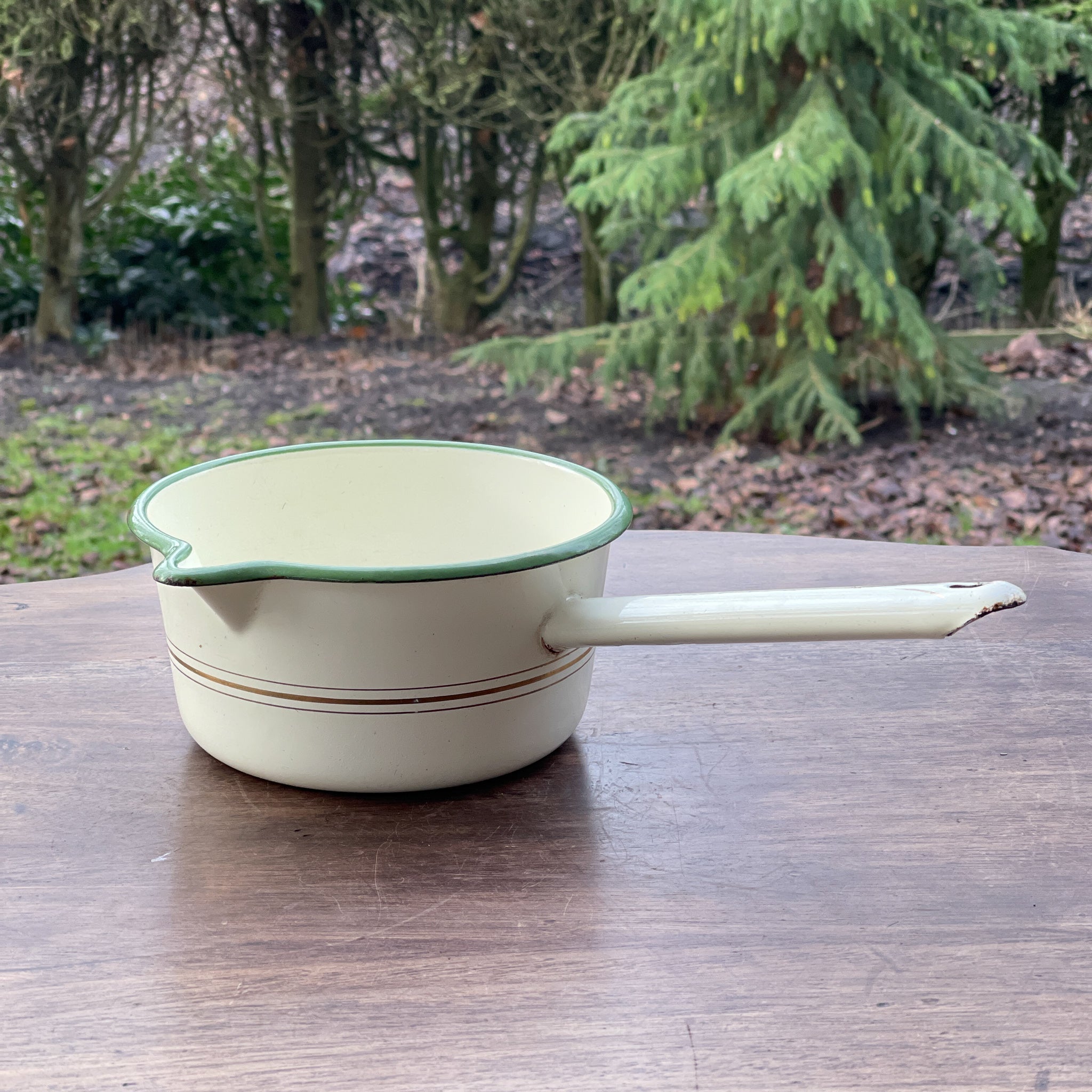Emaille Steelpan Creme Met Groene Rand - The Collectionist