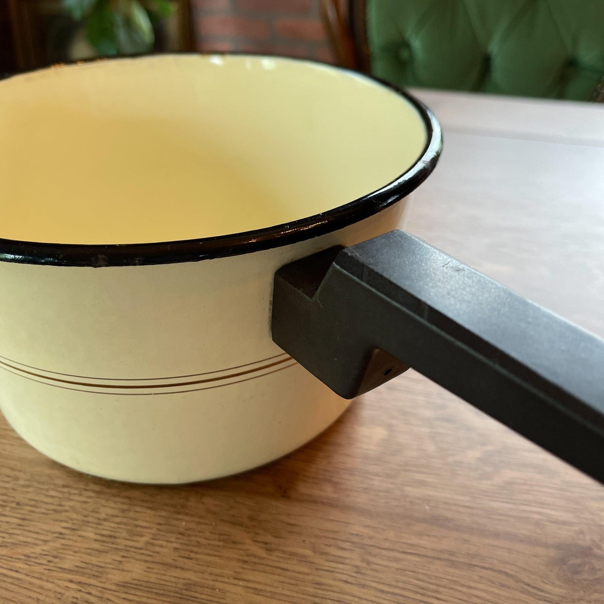 Emaille steelpannetje - Bamestra Curiosa