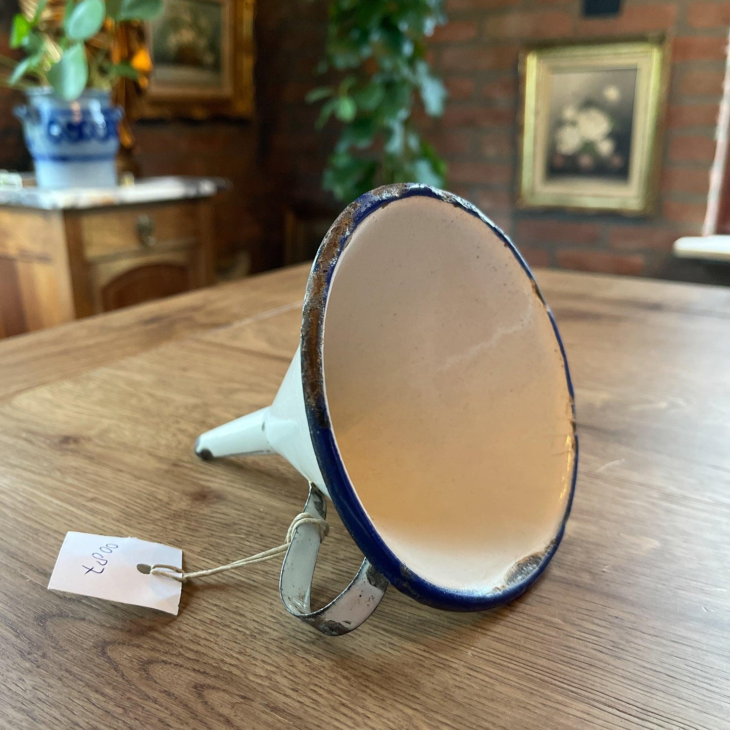 Emaille trechter - Bamestra Curiosa