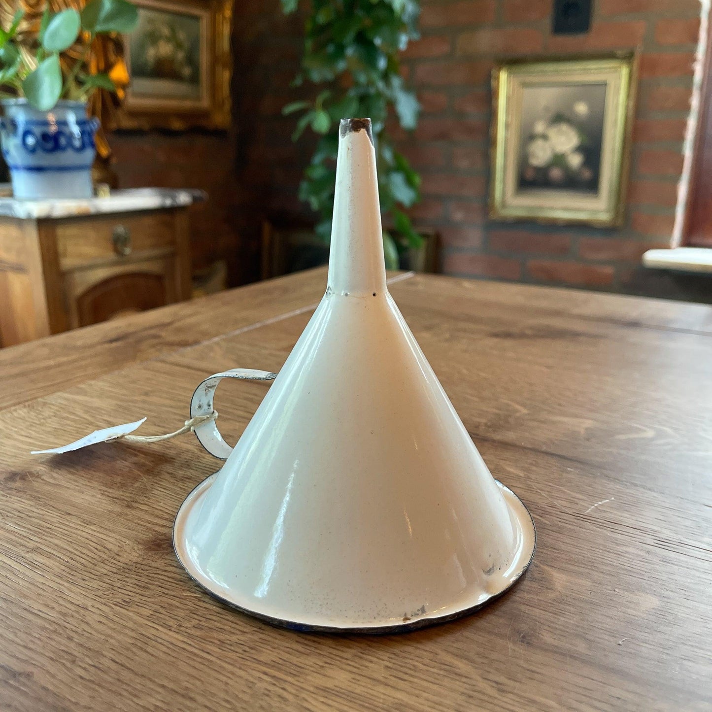 Emaille trechter - Bamestra Curiosa