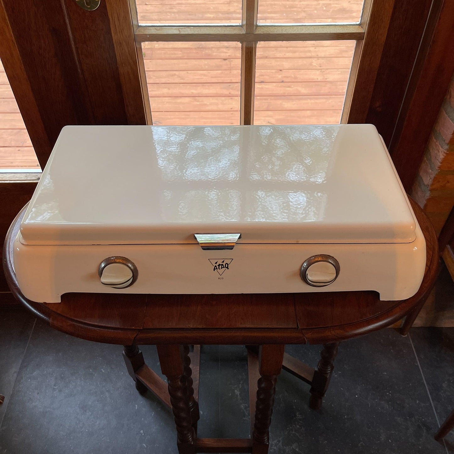 Emaille tweepits gasstel van Ataq - Bamestra Curiosa