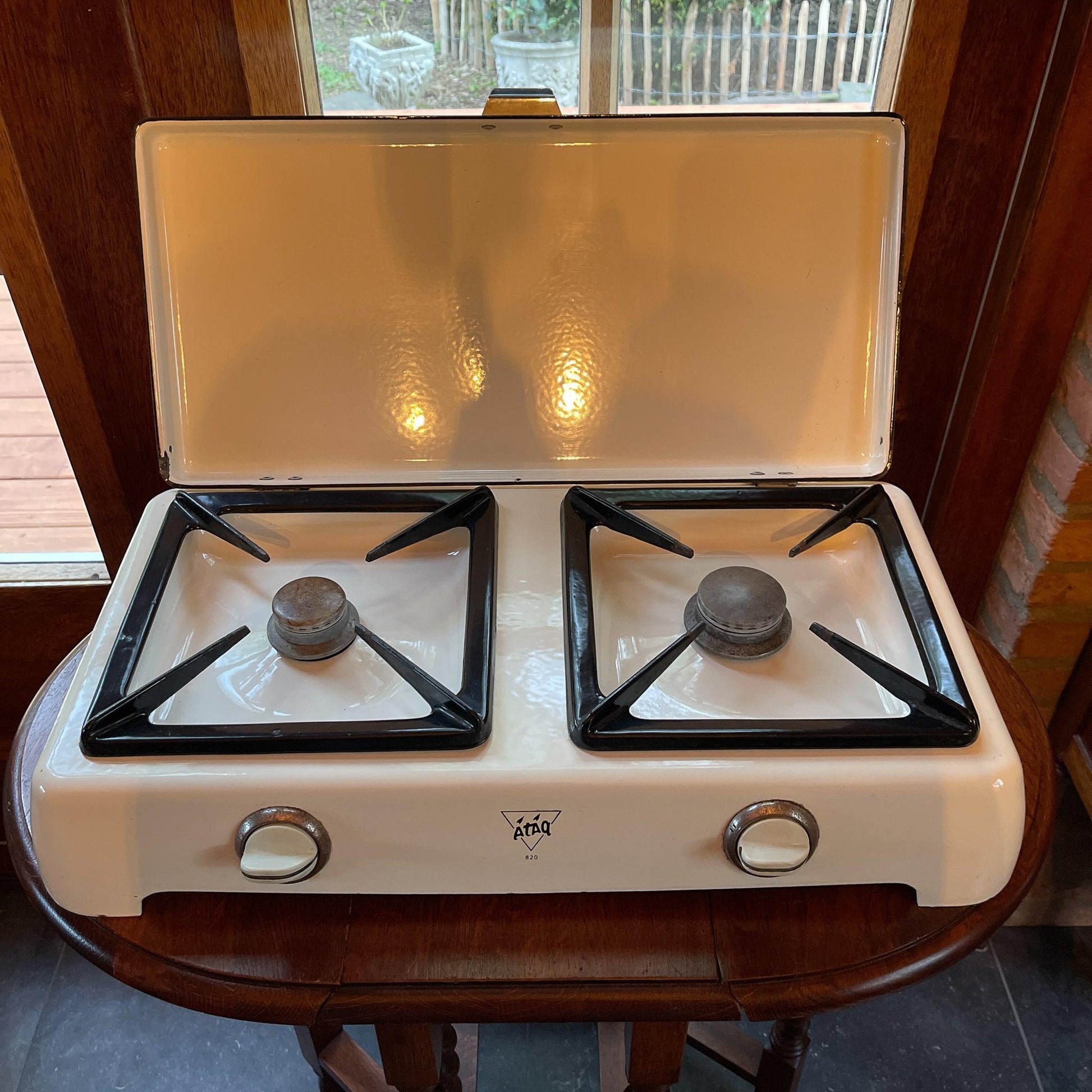 Emaille tweepits gasstel van Ataq - Bamestra Curiosa