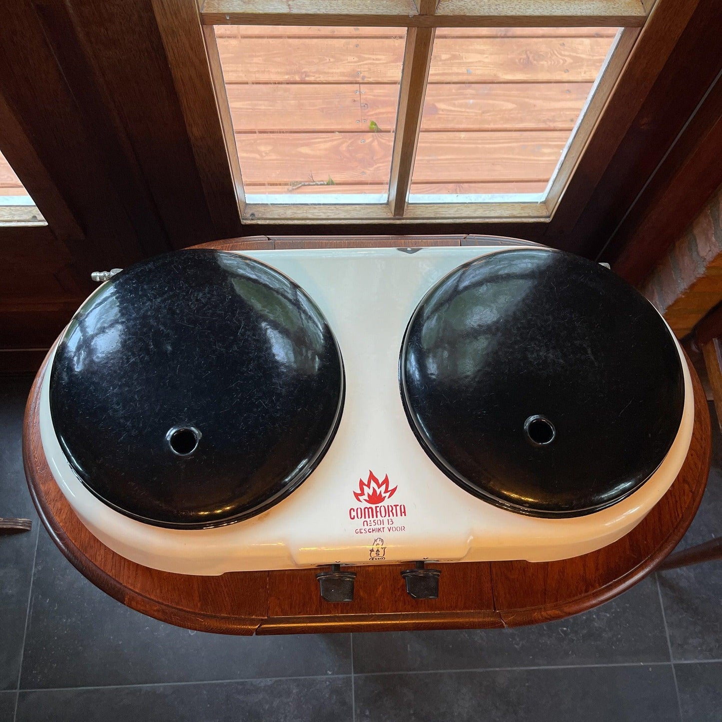 Emaille tweepits gasstel van Comforta - Bamestra Curiosa