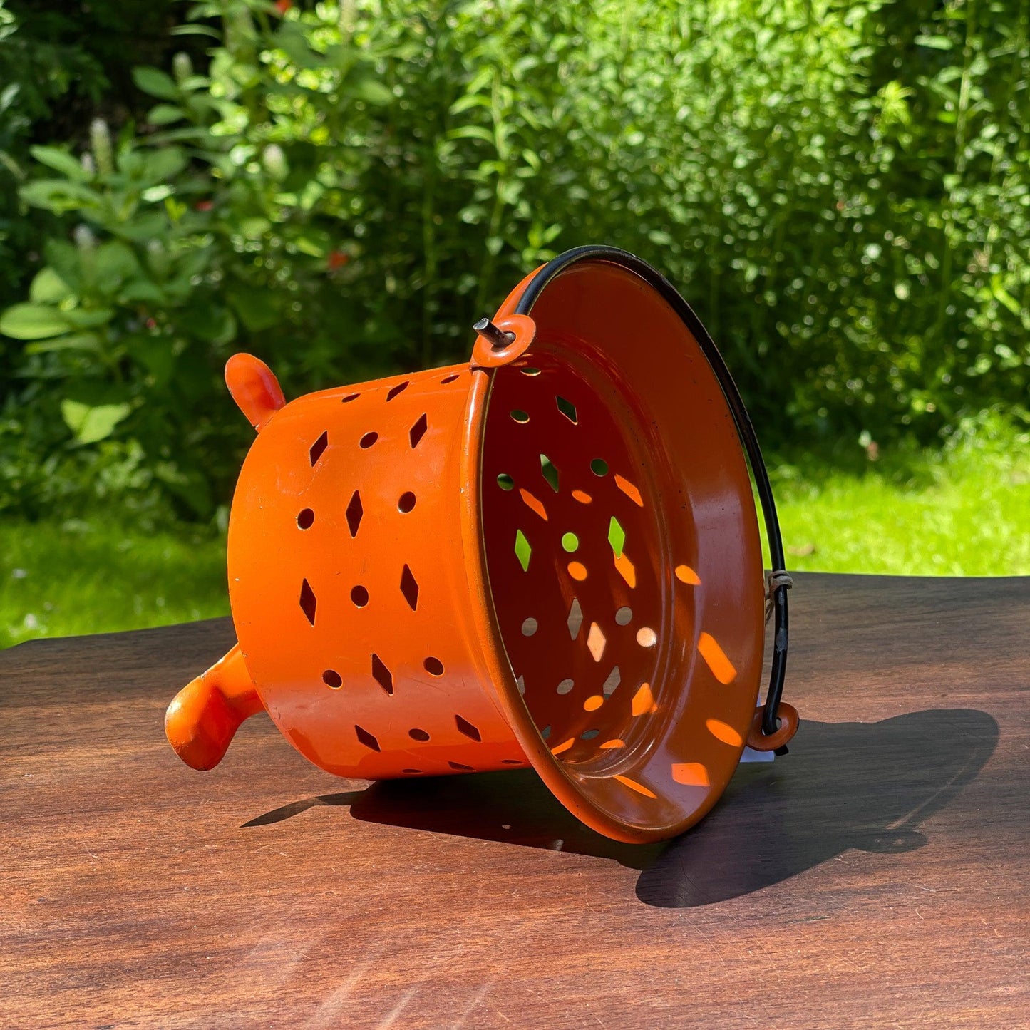 Emaille warmhouder - Bamestra Curiosa