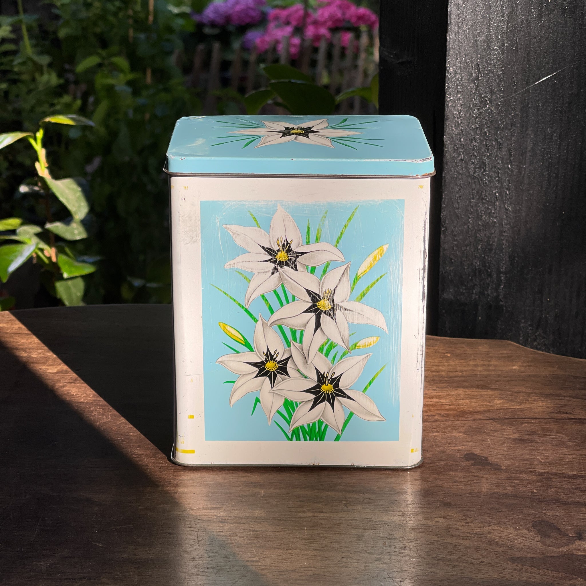 Engels Bewaarblik Met Bloemen - The Collectionist