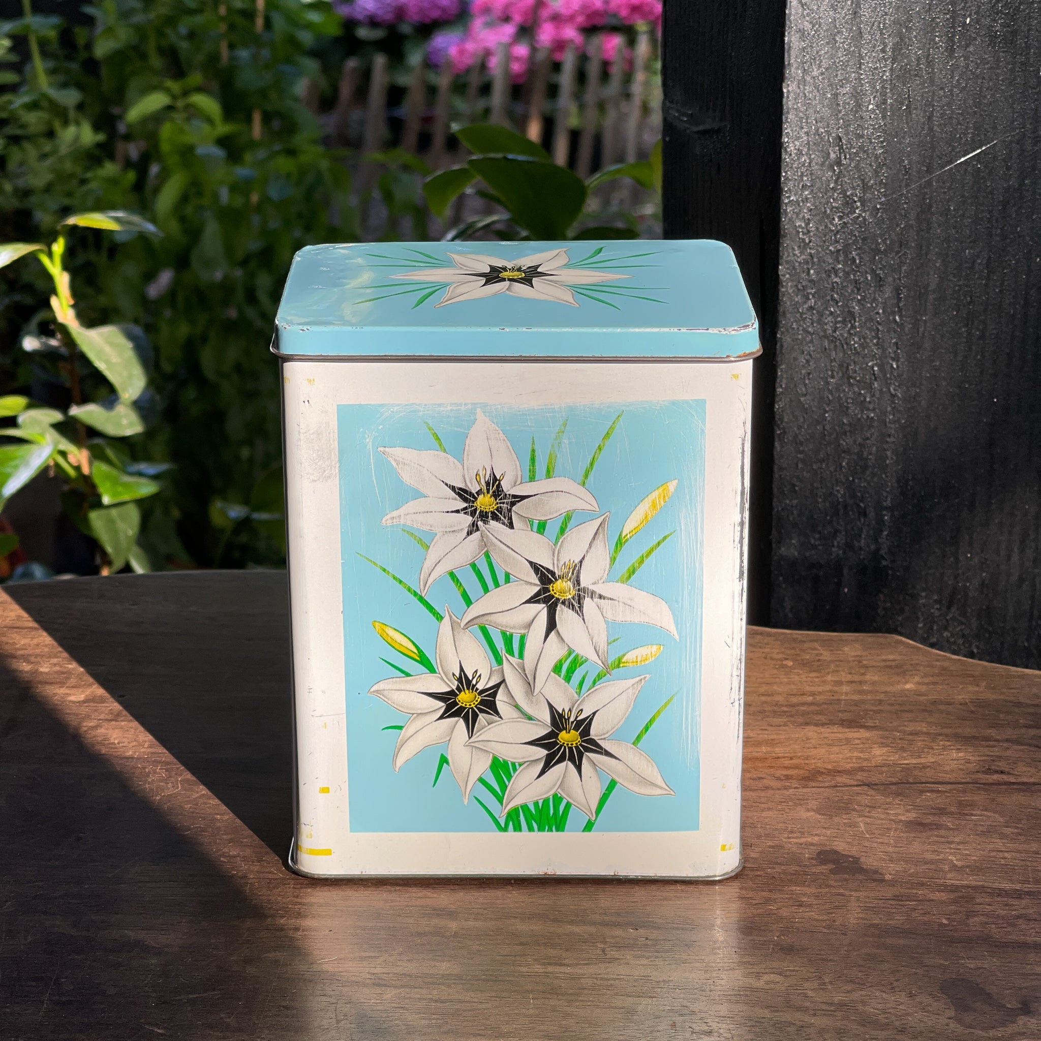 Engels Bewaarblik Met Bloemen - The Collectionist