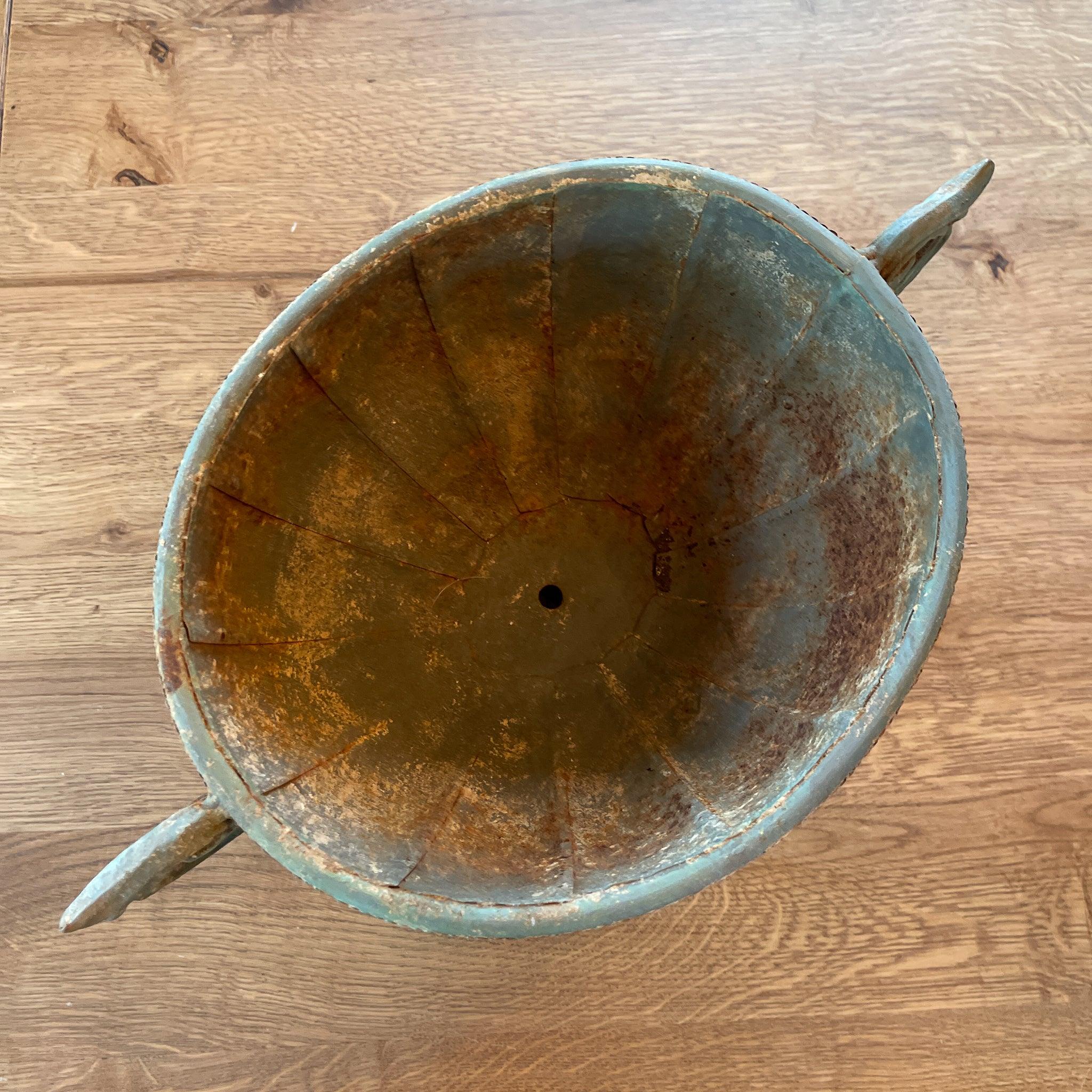 Franse metalen ovale bloempot met oren - The Collectionist