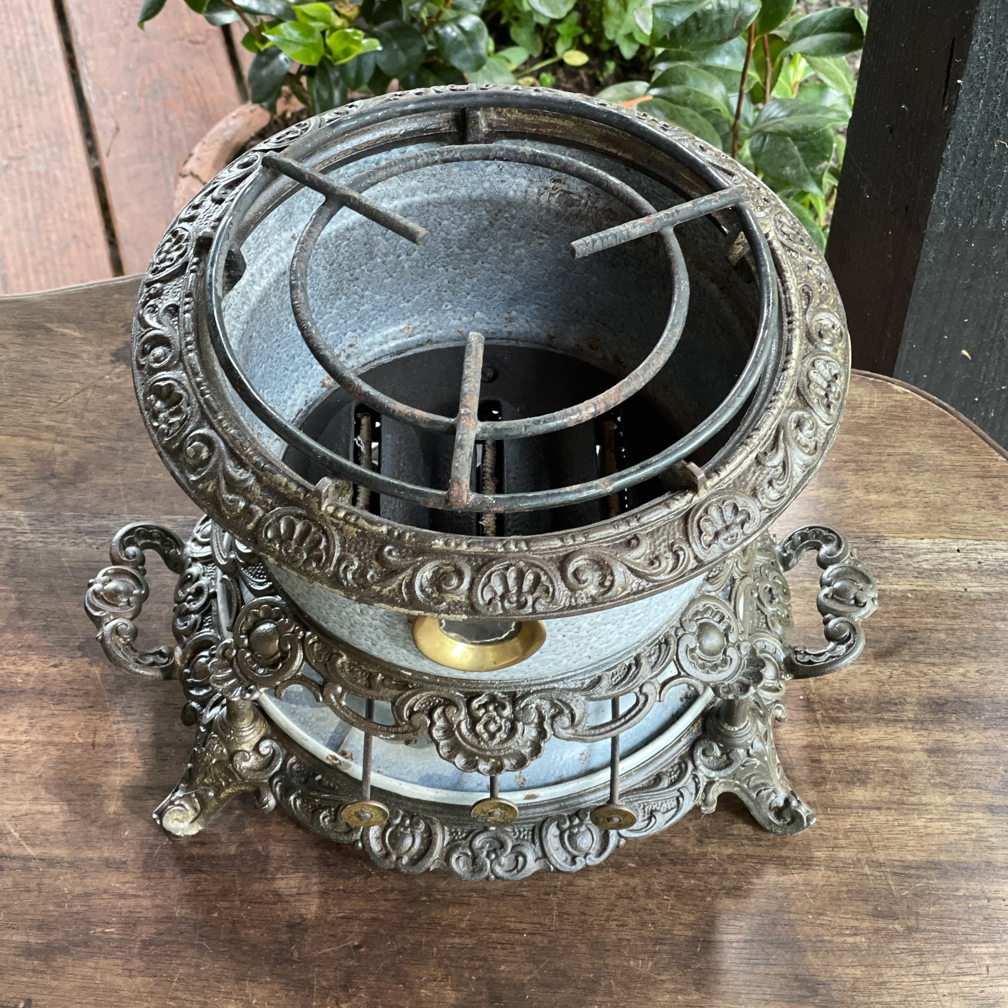 Gietijzeren 3 Pits Original Haller Petroleumstel - The Collectionist