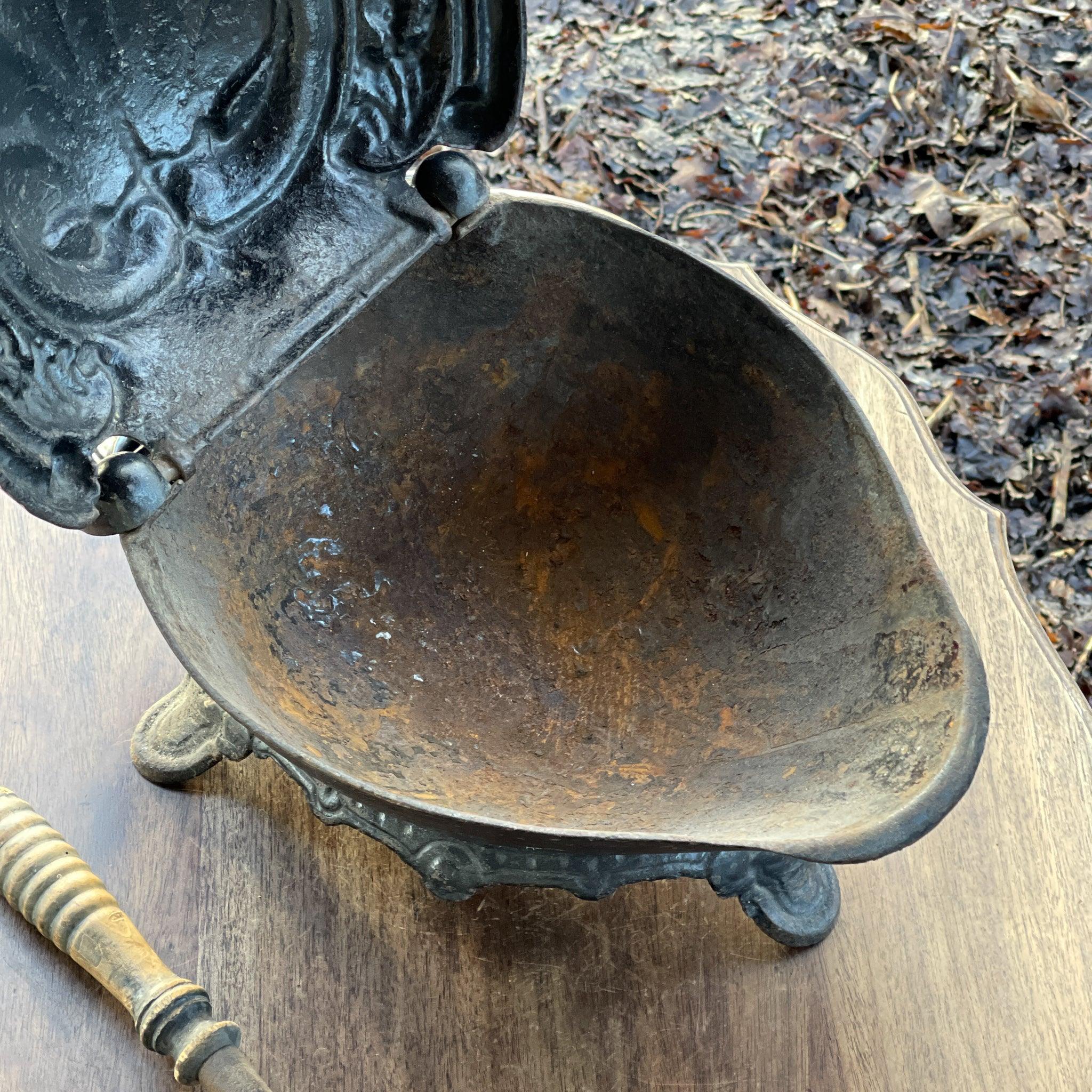 Gietijzeren geëmailleerde kolenkit met schep - The Collectionist