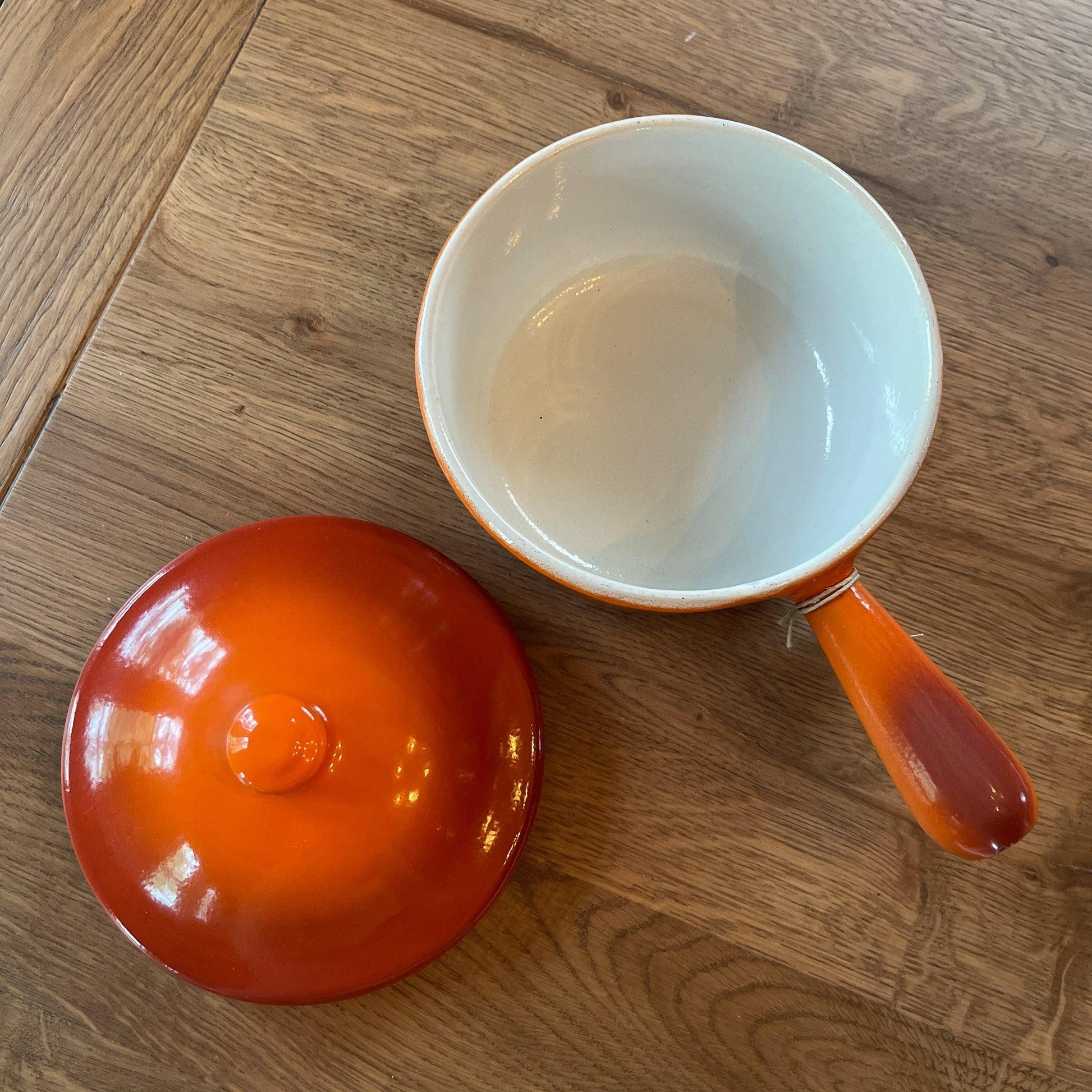 Gietijzeren steelpan met emaille deksel - Bamestra Curiosa