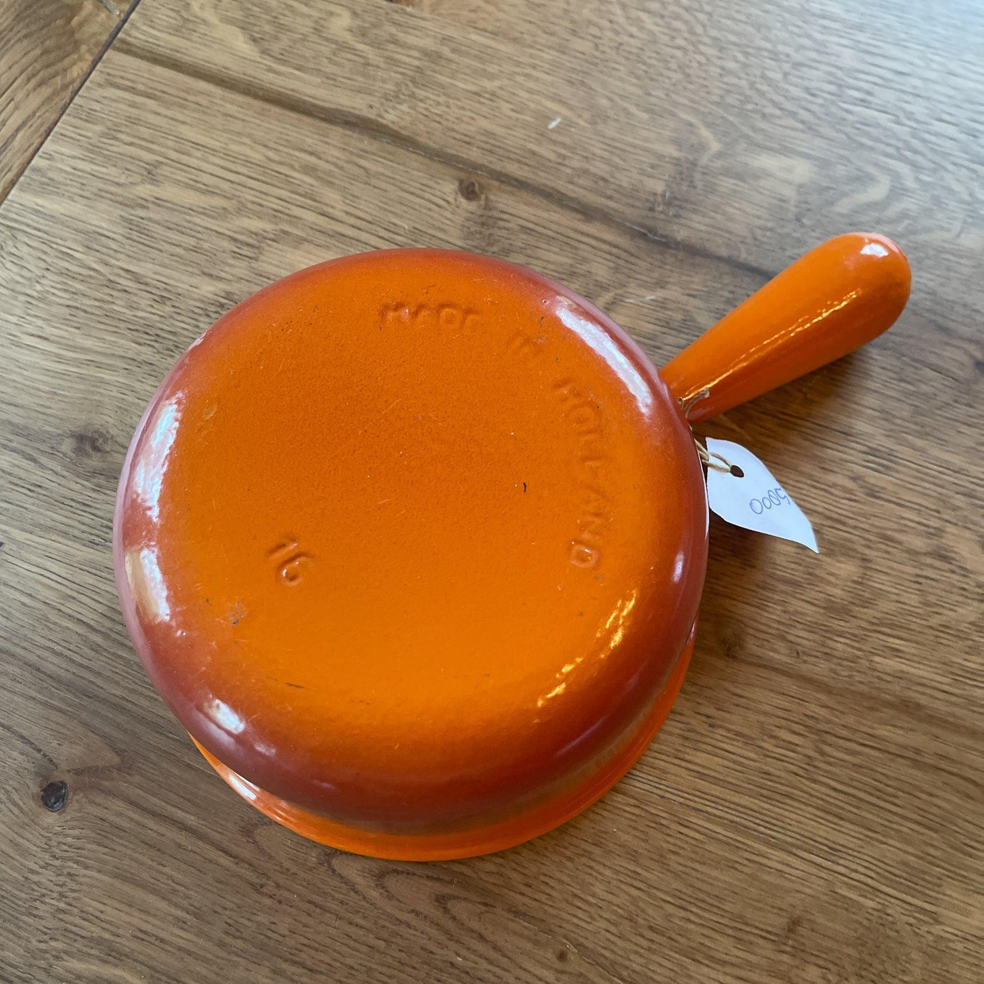 Gietijzeren steelpan met emaille deksel - Bamestra Curiosa