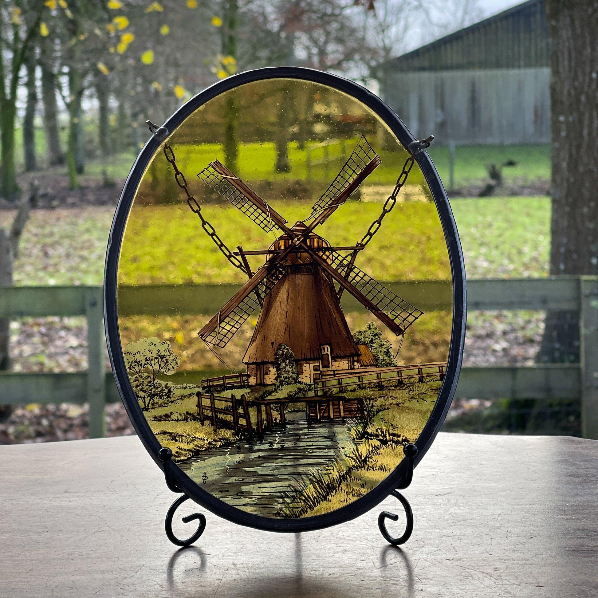 Glas in lood raamhanger Molen - Bamestra Curiosa