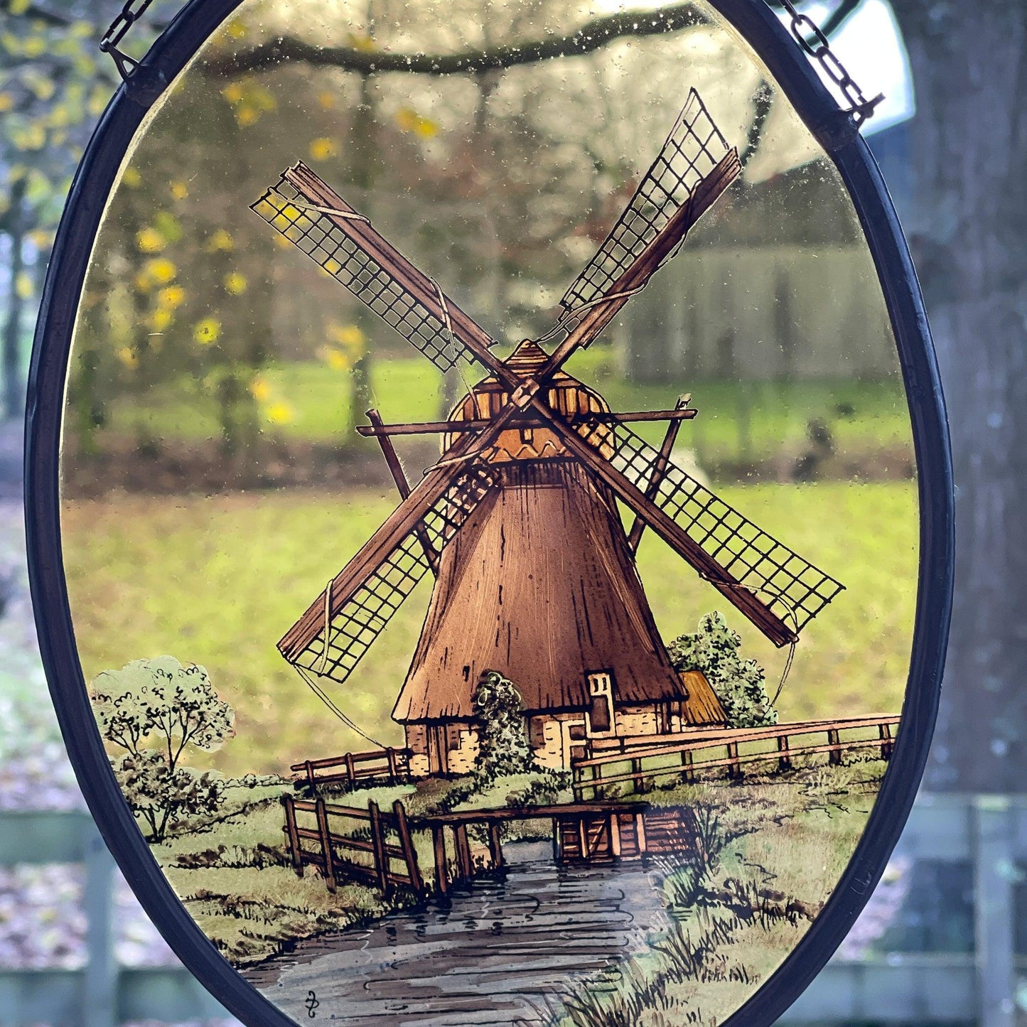Glas in lood raamhanger Molen - Bamestra Curiosa
