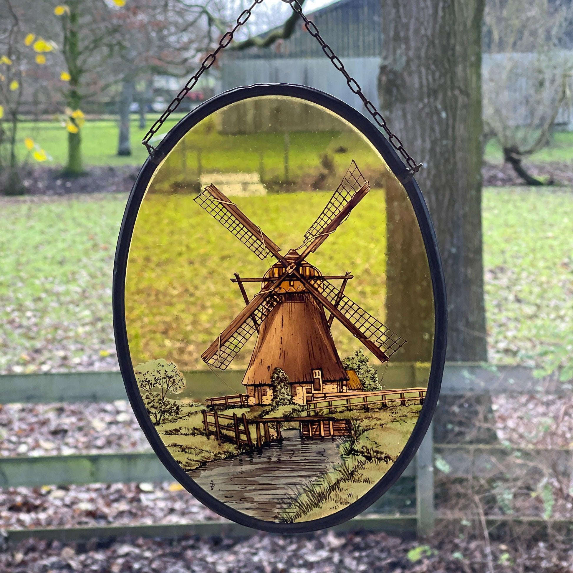 Glas in lood raamhanger Molen - Bamestra Curiosa