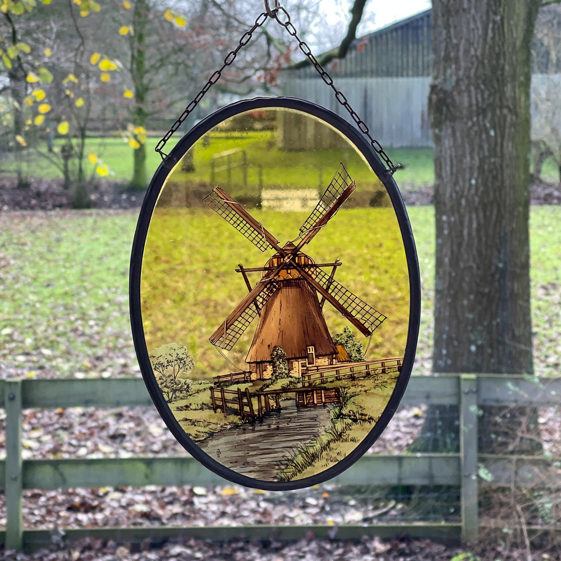 Glas in lood raamhanger Molen - Bamestra Curiosa
