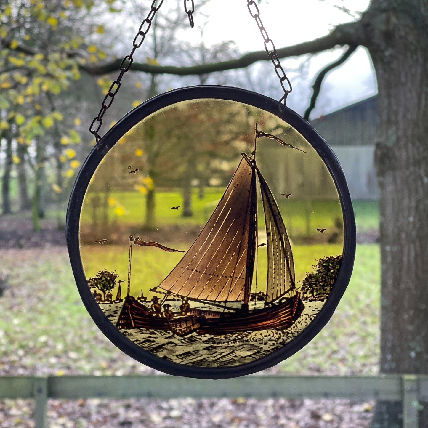 Glas in lood raamhanger Schip - Bamestra Curiosa