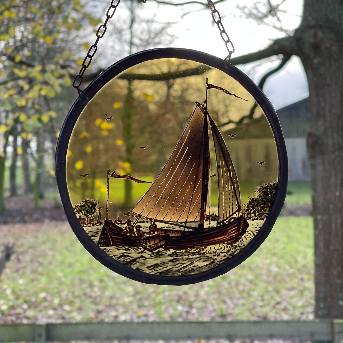 Glas in lood raamhanger Schip - Bamestra Curiosa