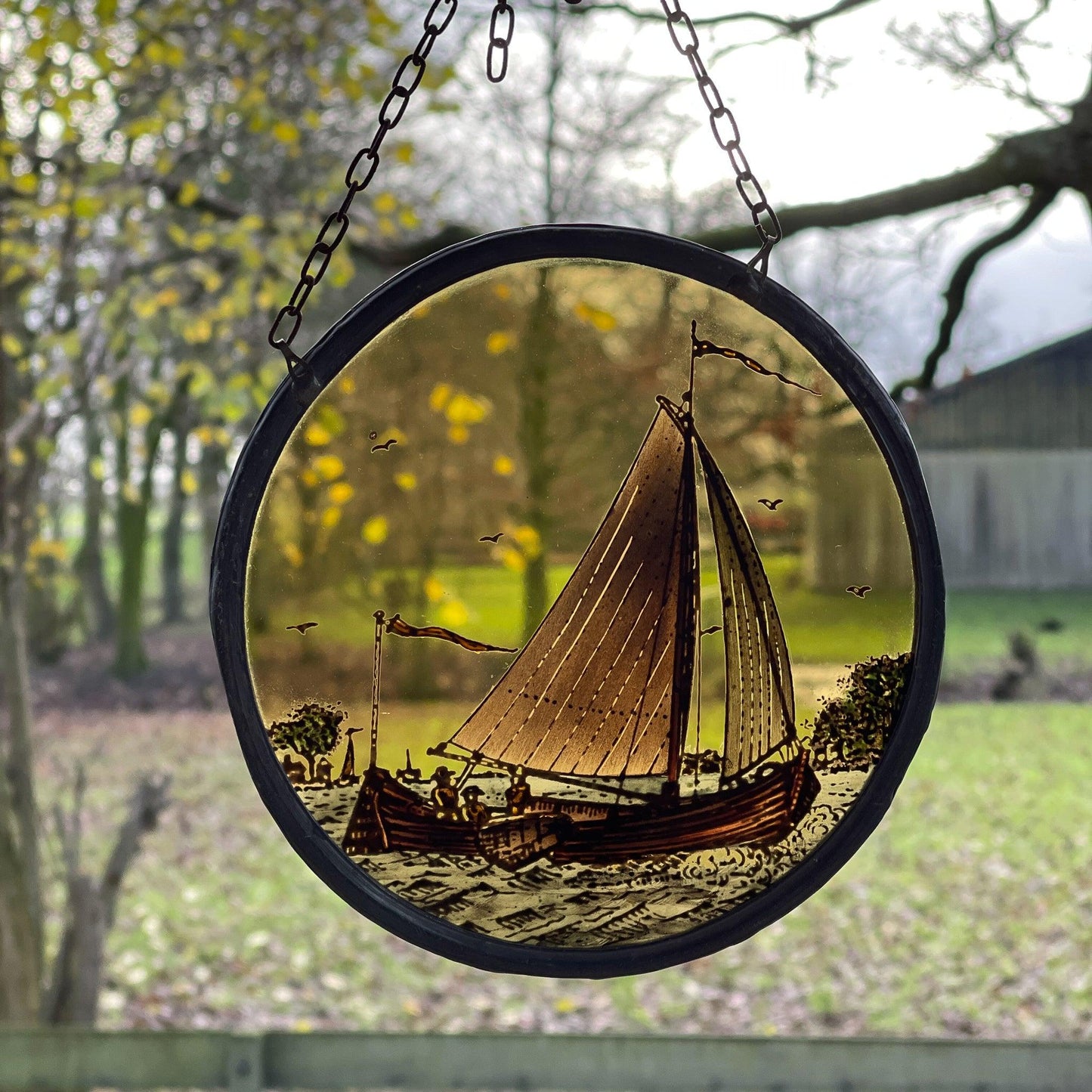 Glas in lood raamhanger Schip - Bamestra Curiosa