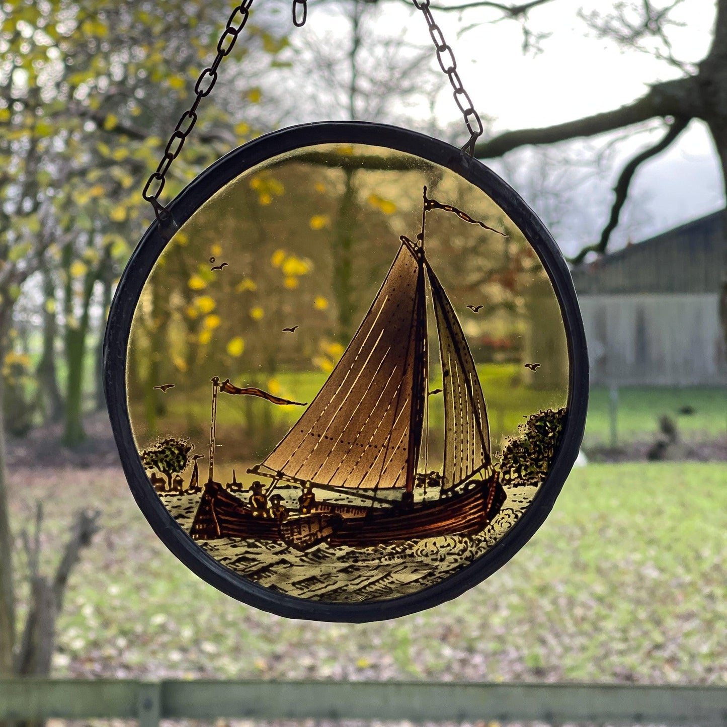 Glas in lood raamhanger Schip - Bamestra Curiosa