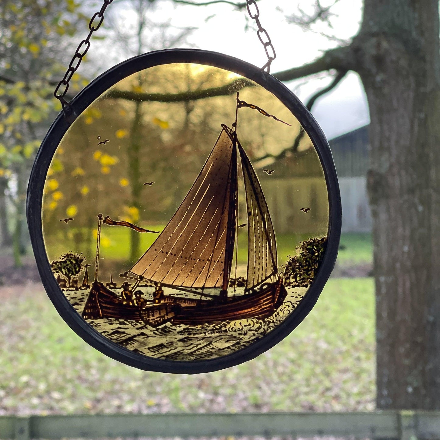 Glas in lood raamhanger Schip - Bamestra Curiosa