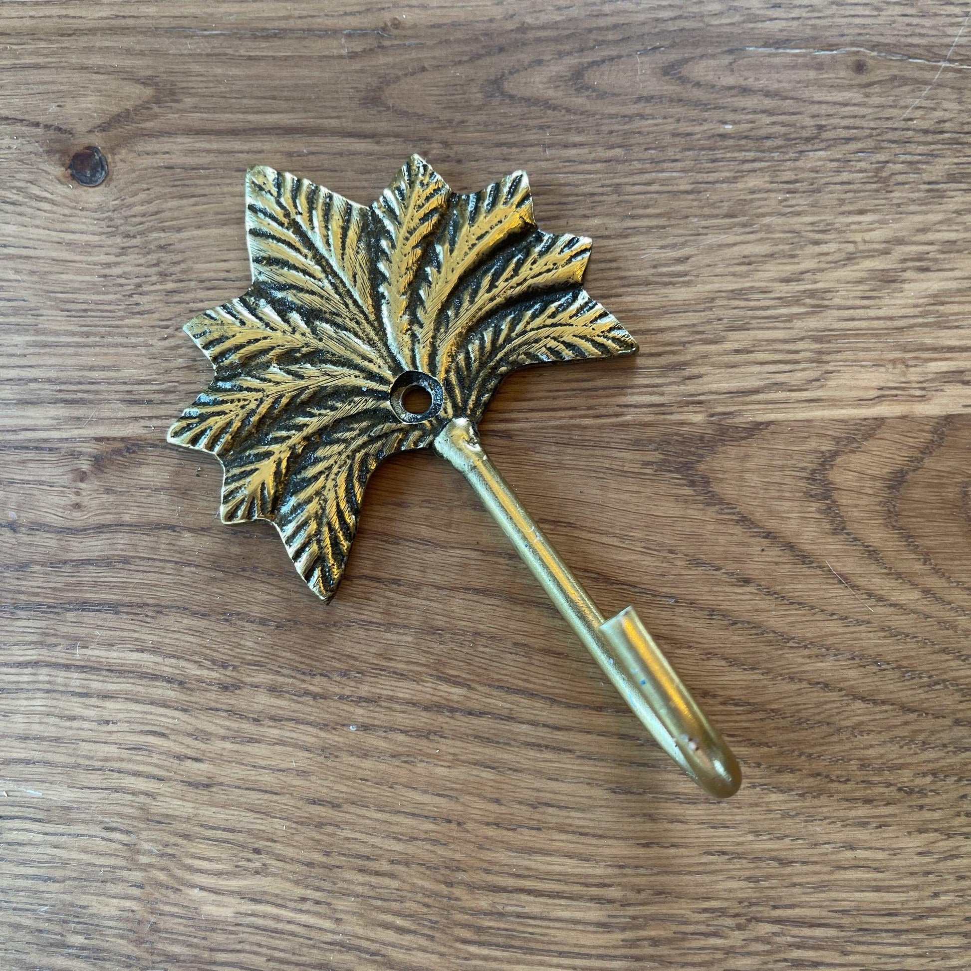 Gouden wandhaak met palm - Bamestra Curiosa