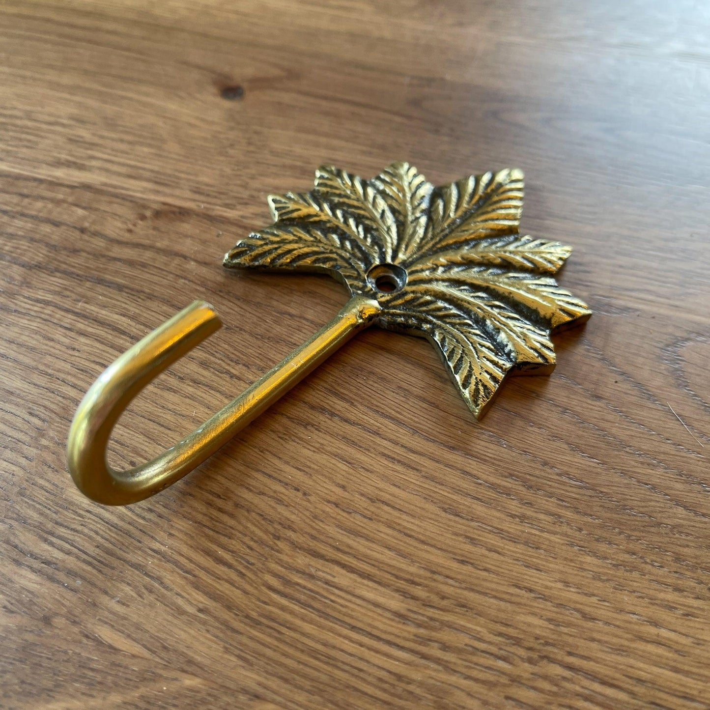 Gouden wandhaak met palm - Bamestra Curiosa